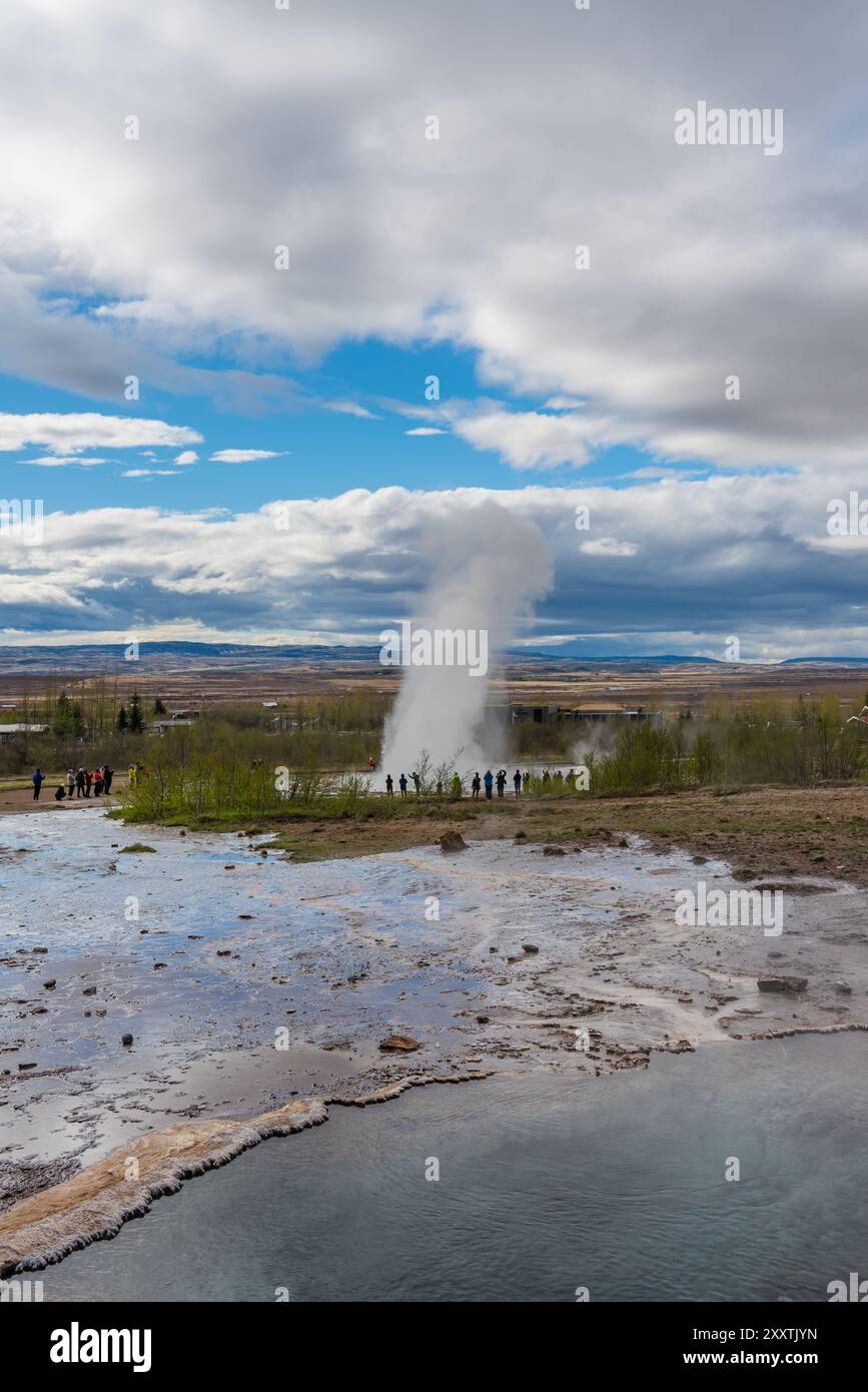Haukadalur, Île - mai 26.2024, Geysir ou parfois connu sous le nom de Grand Geysir qui est un geyser dans le cercle d'Or sud-ouest de l'Islande Banque D'Images