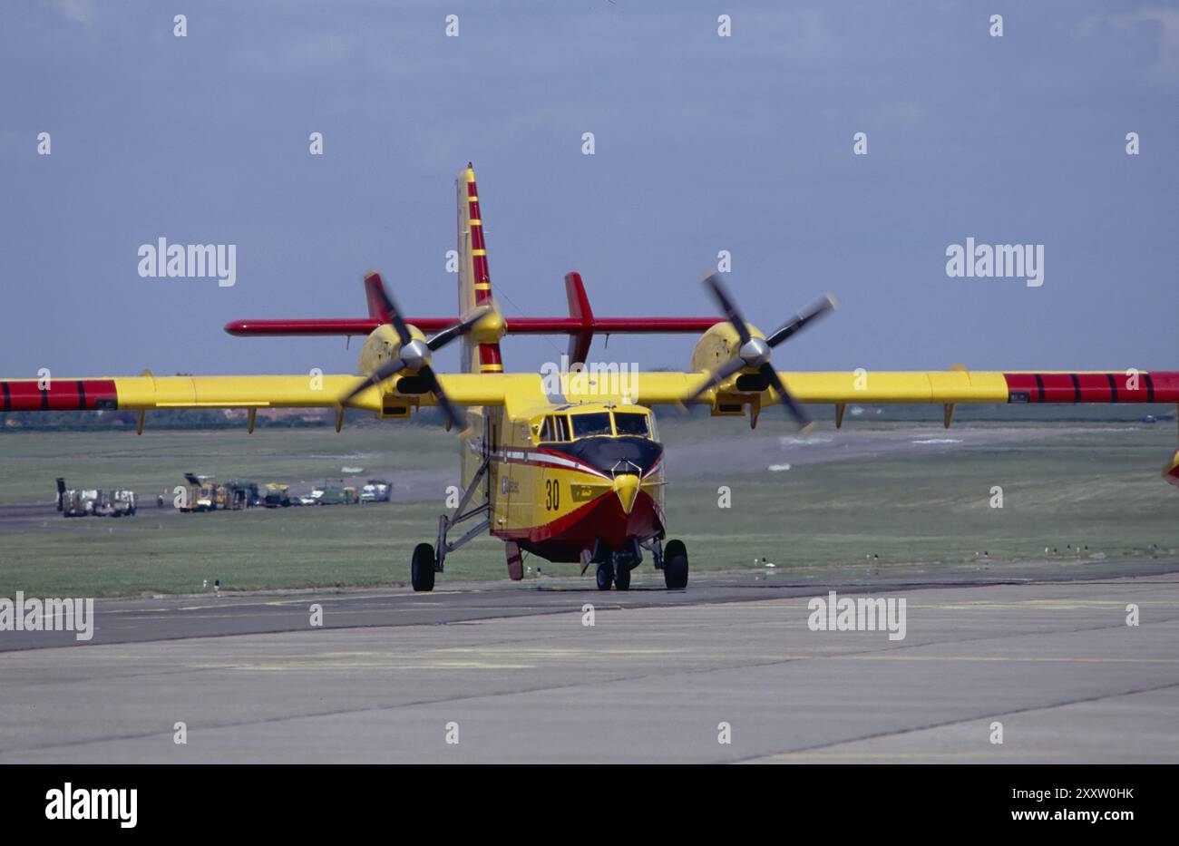 - Bombardier à eau anti-incendie Canadair CL-415, Défense civile du Québec (Canada) - bombardiere ad acqua antincendi Canadair CL-415, Protezione civile del Quebec (Canada) Banque D'Images