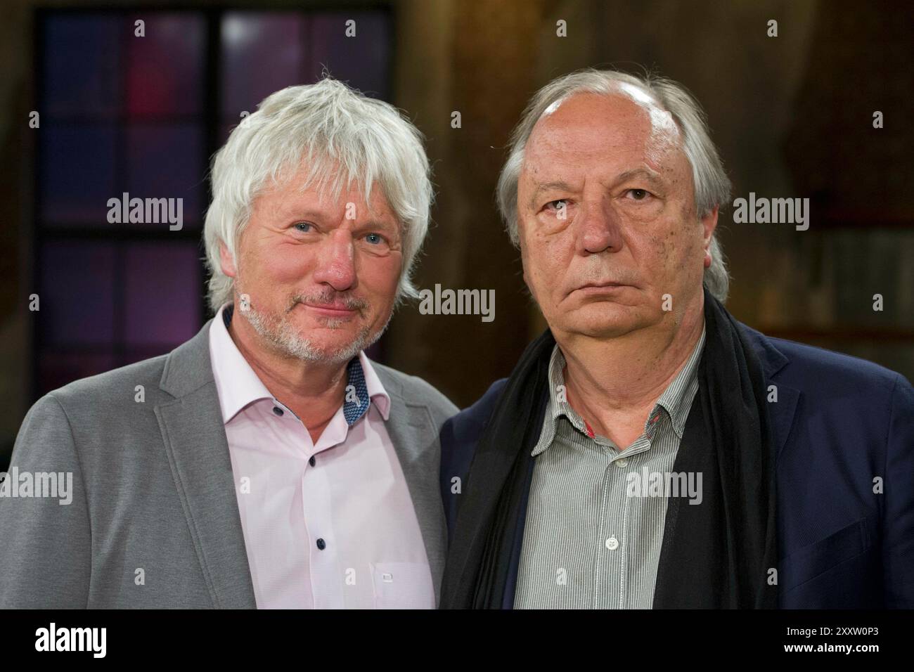 PHOTO D'ARCHIVE : Juergen BECKER aura 65 ans le 27 août 2024, de gauche à droite : Juergen BECKER, JÃ rgen, artiste de cabaret, Wilfried Schmickler, artiste de cabaret. Portrait, portrait, image unique recadrée, motif unique, invité dans l'émission 'Koelner Treff' sur WDR Television, le 18 mai 2018. Banque D'Images