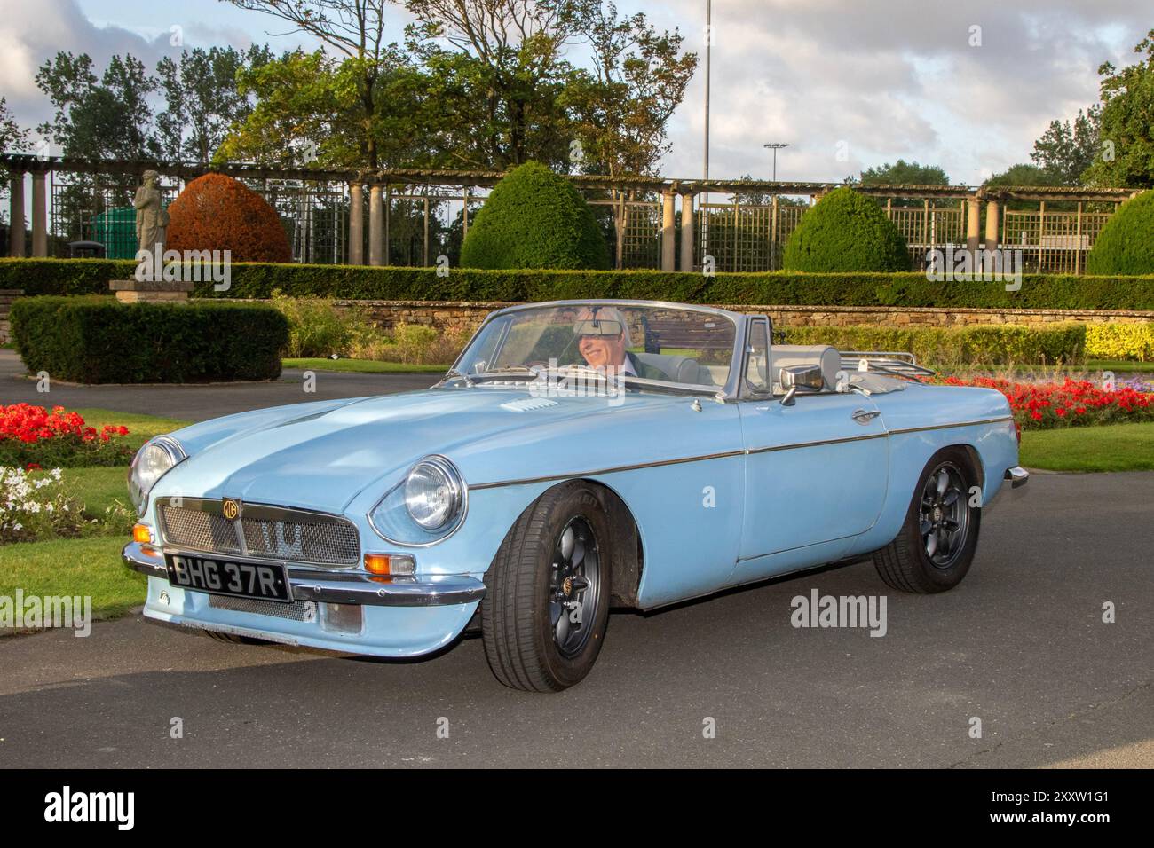 Années 1977 70 Seventies Blue MG Roadster ; Vintage, moteurs classiques restaurés, collectionneurs automobiles amateurs d'automobiles, voitures anciennes à Stanley Park, Blackpool, Royaume-Uni Banque D'Images