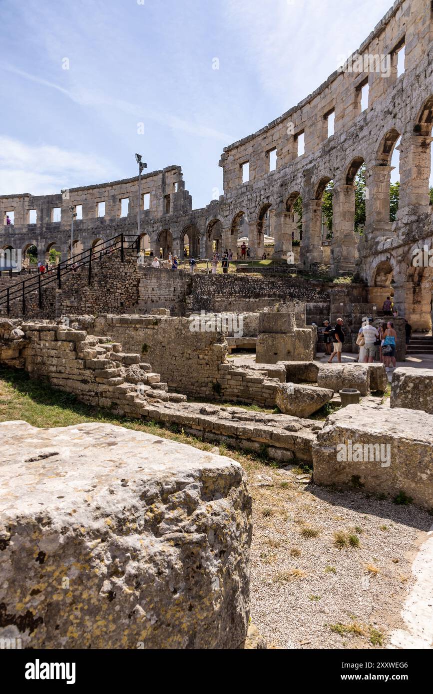 Le Pula Arena est un amphithéâtre romain situé à Pula et est le monument antique le plus grand et le mieux conservé de Croatie. Pula, Croatie, Europe Banque D'Images