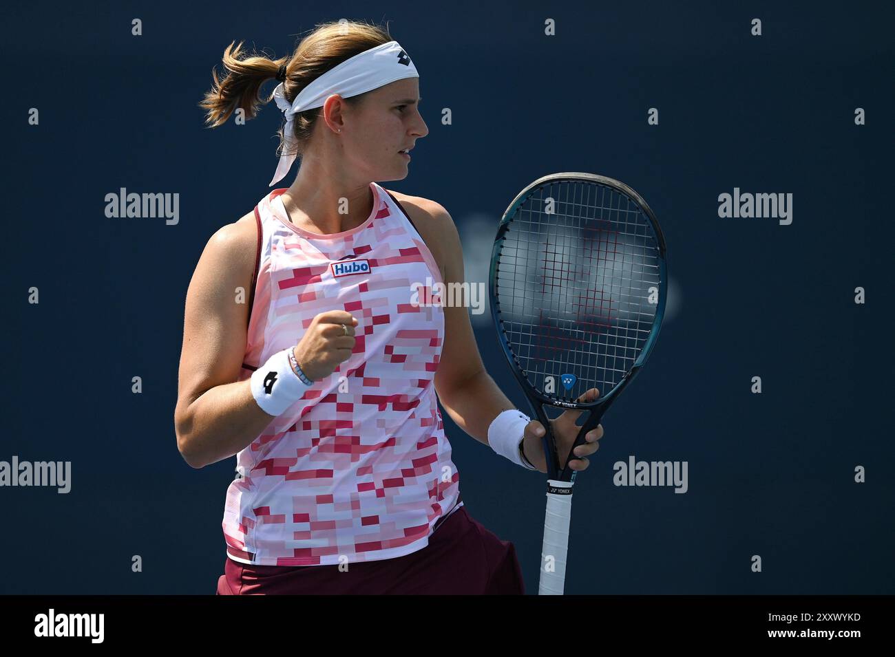 New York, États-Unis. 26 août 2024. La joueuse de tennis belge accueille Minnen alors qu'elle concourt contre la polonaise Magdalena Frech lors de la première manche en simple féminin de l'US Open de tennis au USTA Billie Jean King National Tennis Center, New York, NY, le 26 août 2024. (Photo par Anthony Behar/Sipa USA) crédit : Sipa US/Alamy Live News Banque D'Images
