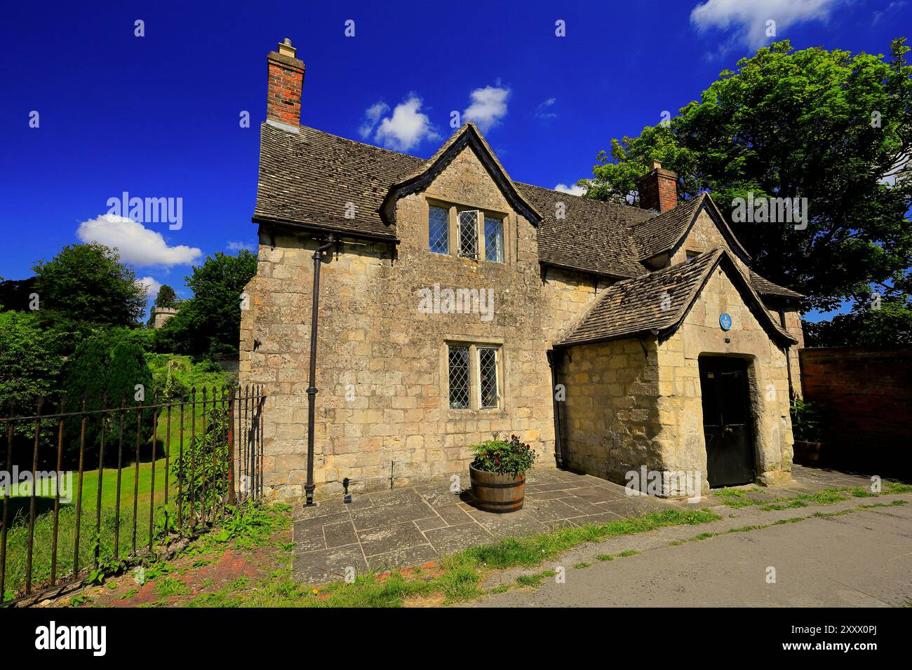 Sexton's Cottage (1615) former ALMS-House, Devizes, Wiltshire, West Country, Angleterre, ROYAUME-UNI. Prise en juin 2024. Été Banque D'Images