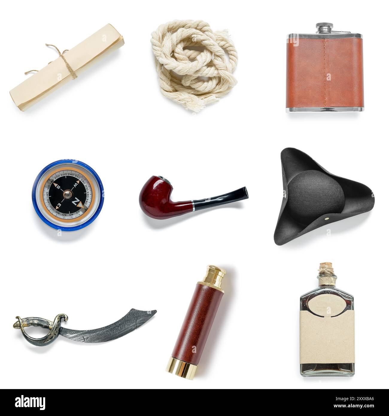 Ensemble des attributs du pirate sur fond blanc Banque D'Images