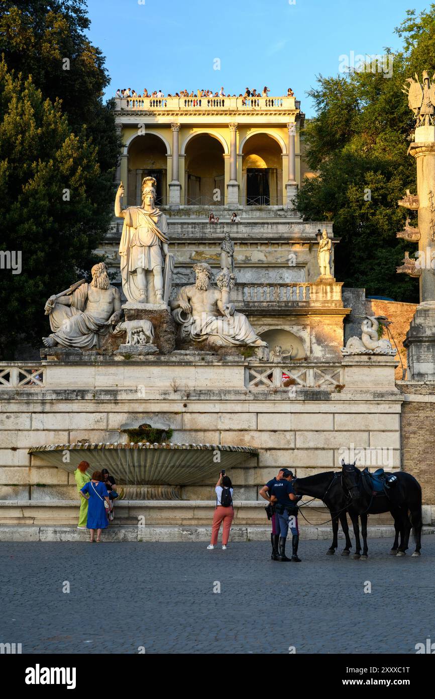 La 'Fontana della Dea Roma' [la Fontaine de Roma, la Déesse de Rome'], Piazza Del Popolo à Rome, Italie. Banque D'Images