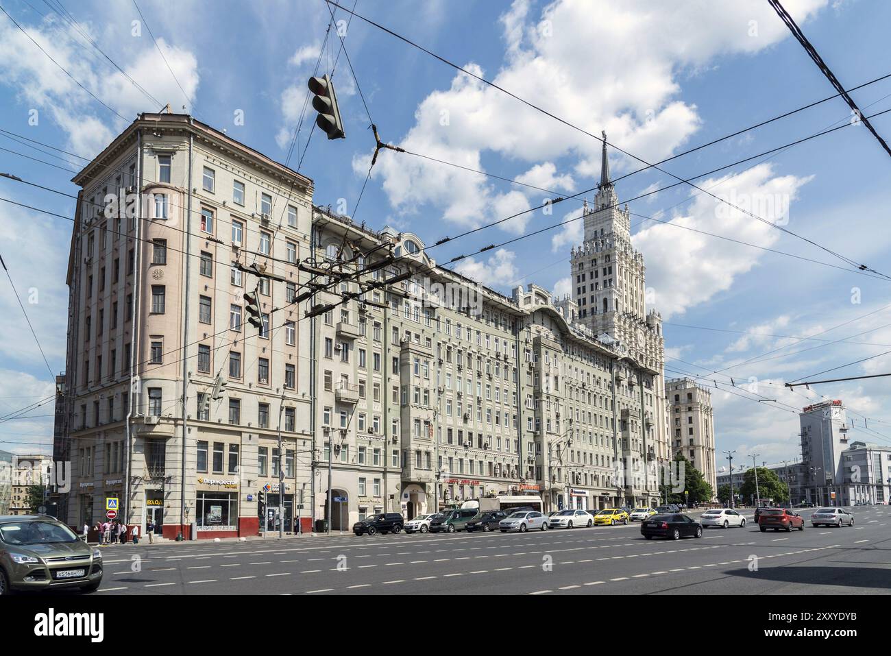 Moscou, Russie, juin 02.2016. Ancien immeuble Afremov et Red Gate Building sur la rue Sadovaya-Spasskaya, Europe Banque D'Images