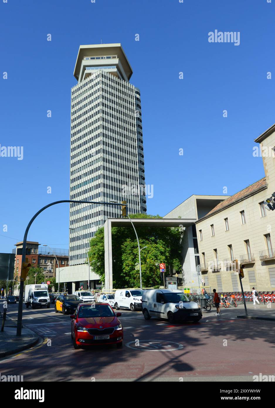 Le bâtiment moderne Torre Maritima à Barcelone, Espagne. Banque D'Images