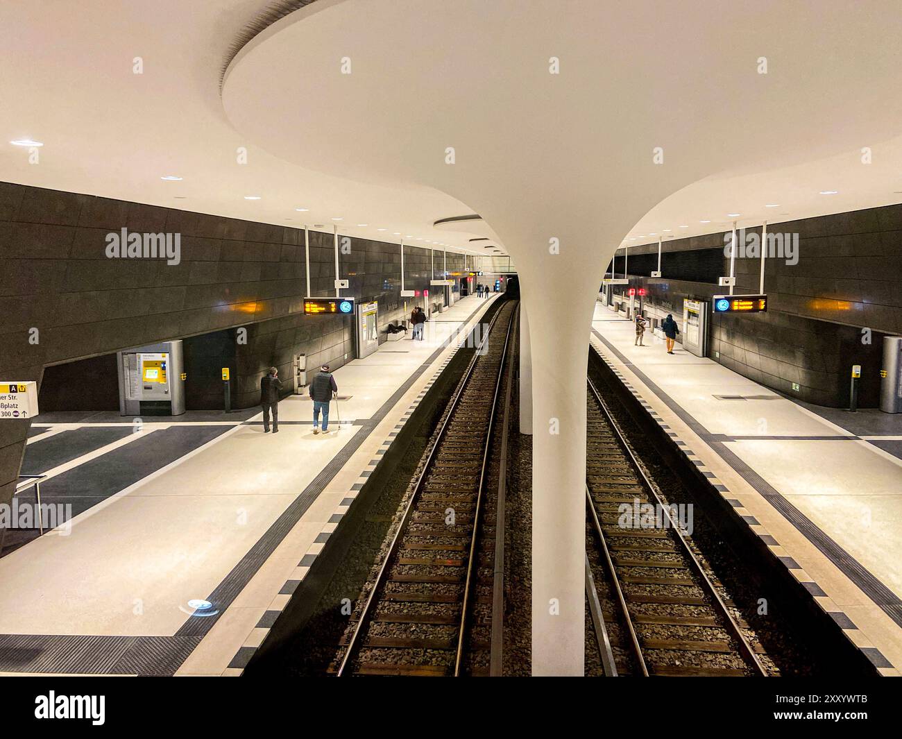 U-Bahn ligne U5 stations Rotes Rathaus. Pièce nouvellement construite et dernière extension de la ligne souterraine U5. Berlin, Allemagne. Berlin U-Bahn U5 Rotes Rathaus Berlin Allemagne Copyright : xGuidoxKoppesxPhotox Banque D'Images