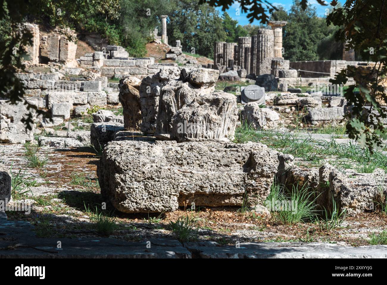 Olympia, Grèce - 9 octobre 2019 : les ruines antiques se prélassent à la lumière du soleil. Banque D'Images