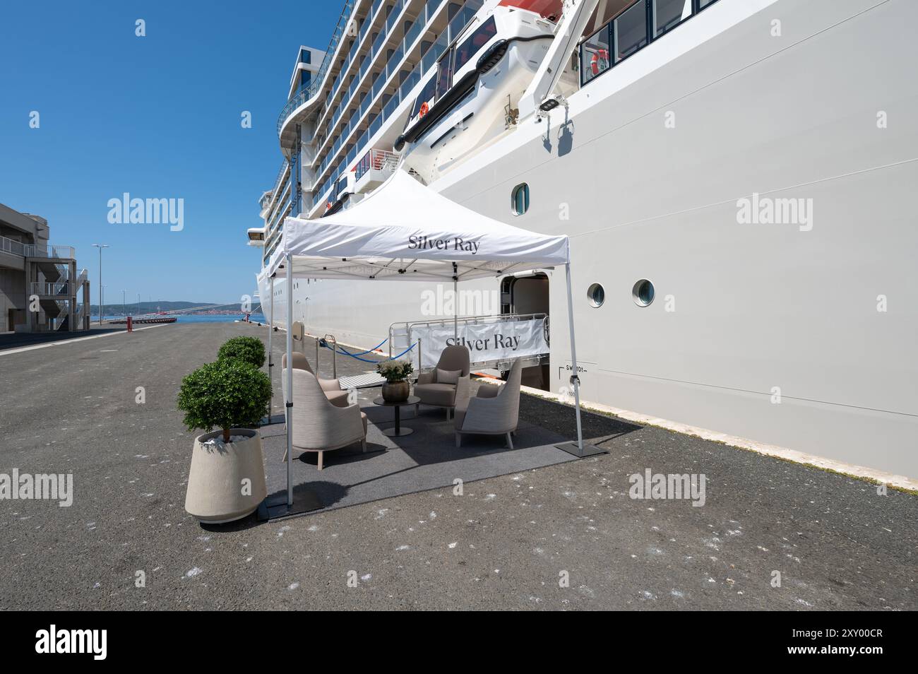 Zadar, Croatie - 28 juillet 2024 : navire de croisière Silver Ray amarré dans le port de Zadar, Croatie. Banque D'Images