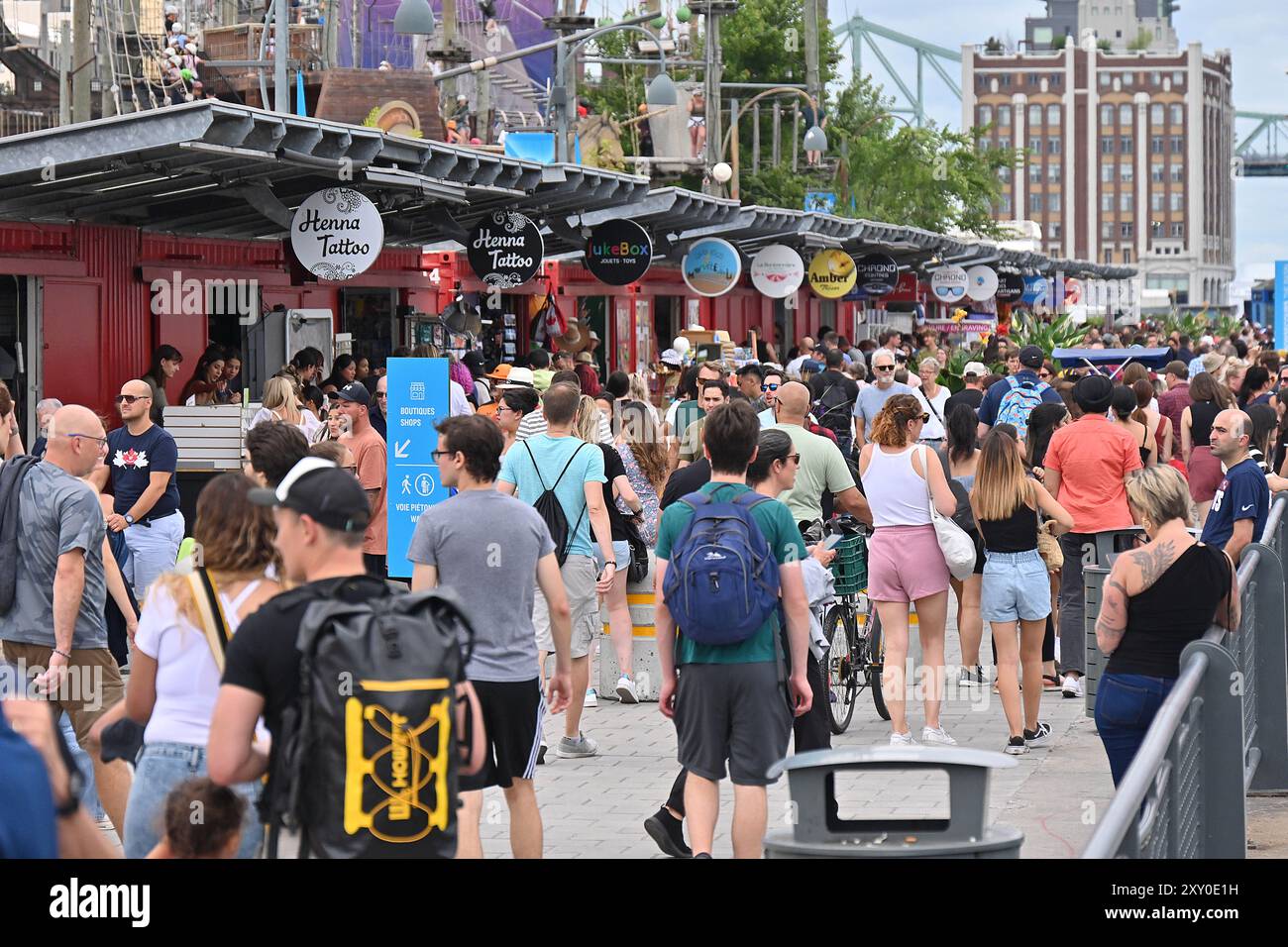 Canada, Québec, Montréal : foule et parc d'attractions dans le Vieux-Port, situé à côté du Vieux-Montréal. Banque D'Images