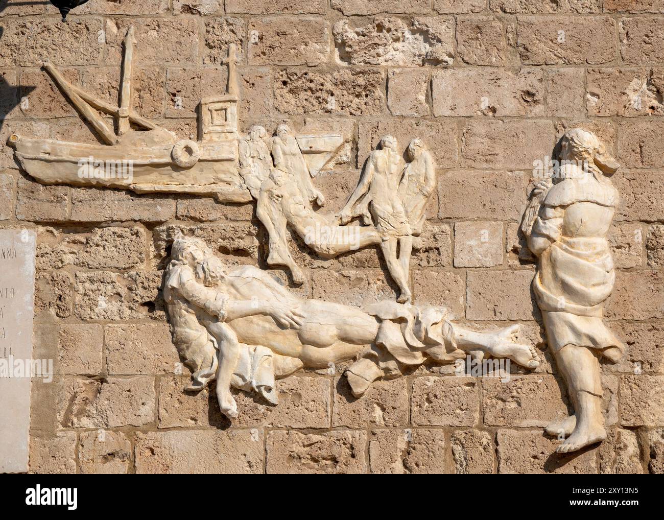 Mémorial pour les victimes du ferry grec 'Heleanna' sur les murs du château, Monopoli, Italie Banque D'Images