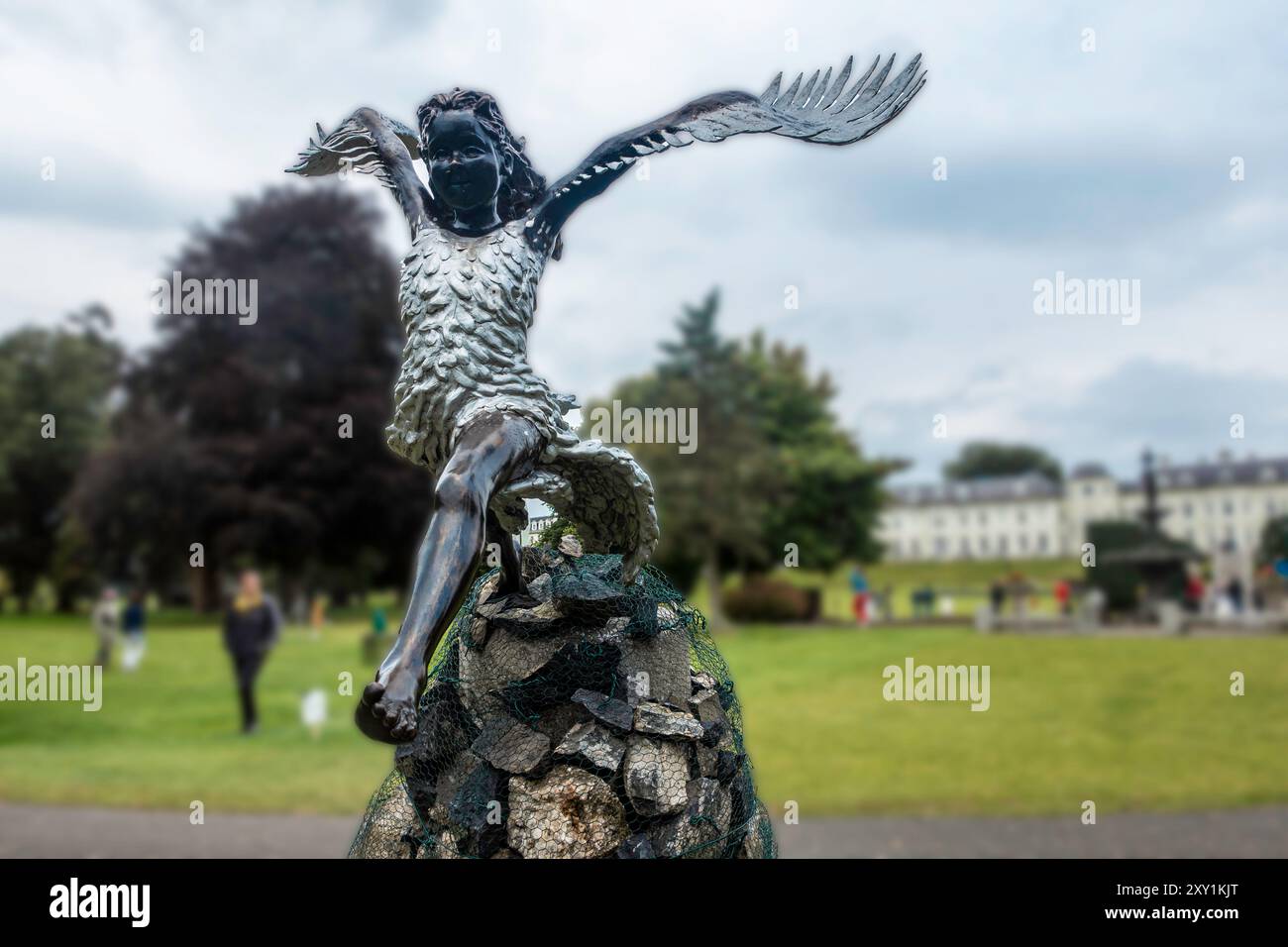 Eala LIR, (Lirs Swan), une sculpture de Paddy Campbell, à la Gormleys Art Exhibition, au K Club, kildare, Irlande. Banque D'Images