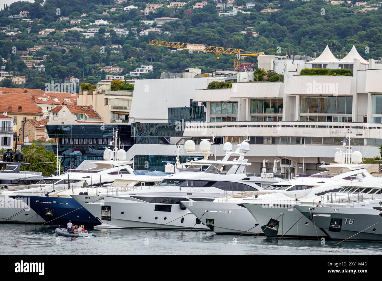Cannes France,Côte d'Azur,superyachts megayachts,Palais des Festivals et des Congrès,Palais du Festival du film de Cannes,Palais des congrès cent Banque D'Images