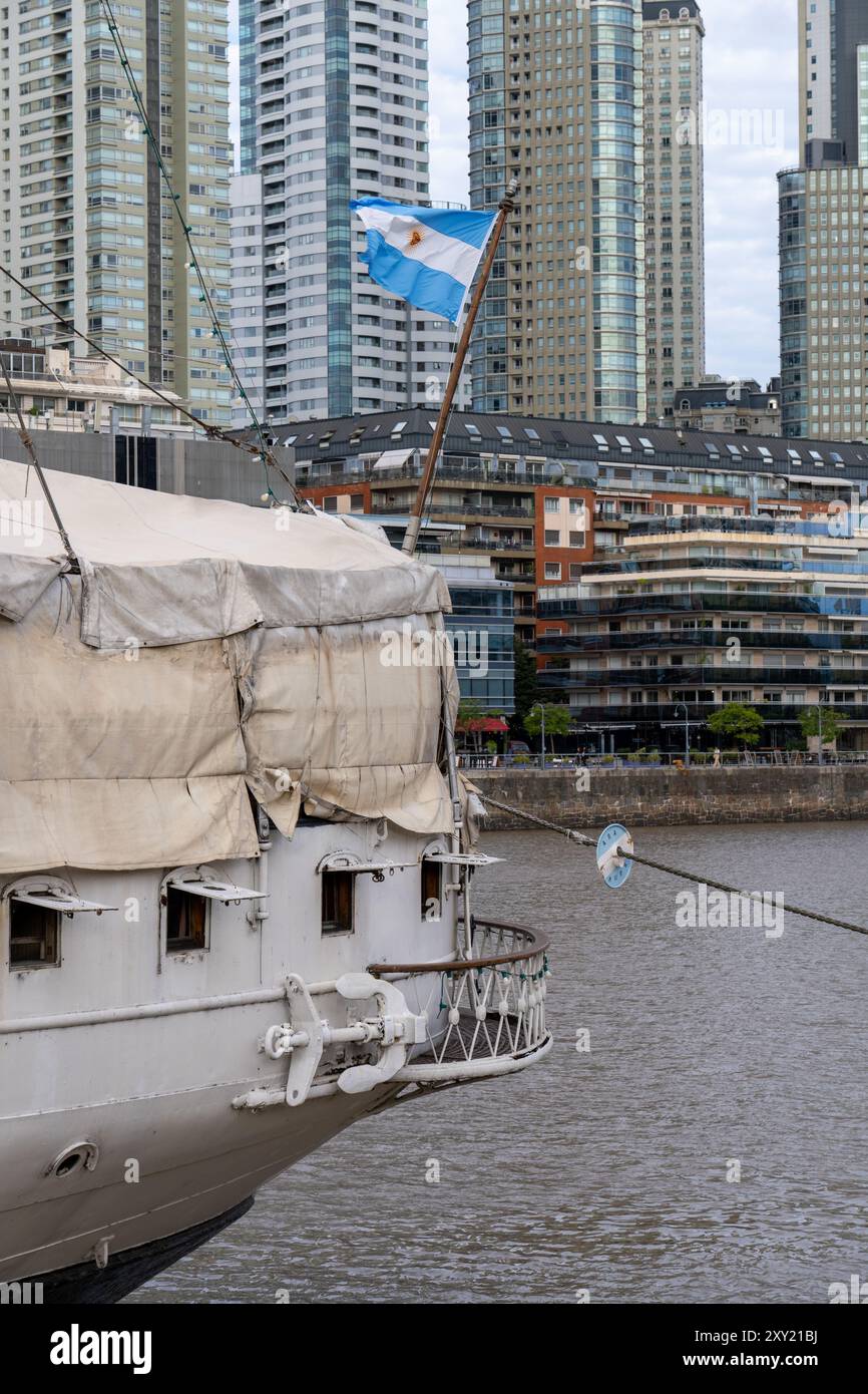 Vue détaillée de la poupe de l'ARA Presidente Sarmiento, un navire-musée à Puerto Madero, Buenos Aires, Argentine. Banque D'Images