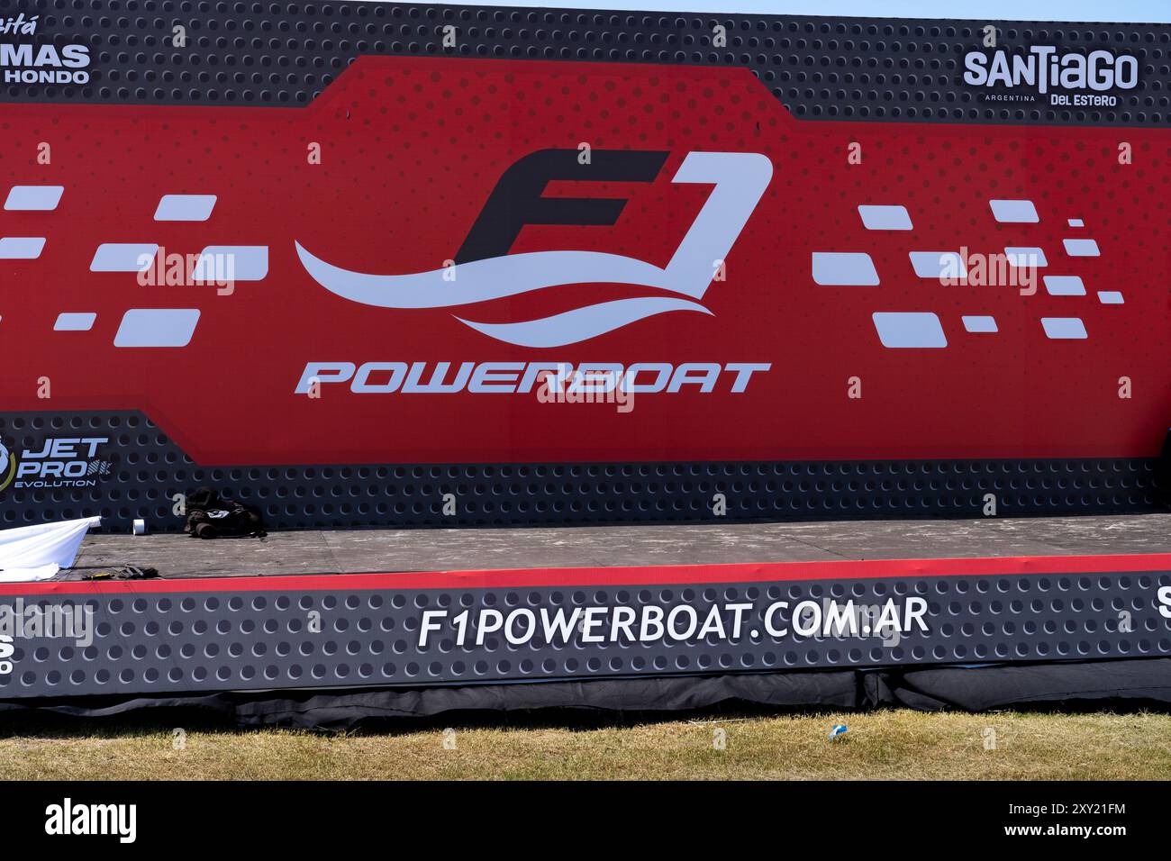 La scène pour une prochaine course de F1 Powerboat à Dique Frontal à Termas de Rio Hondo, Argentine. Banque D'Images