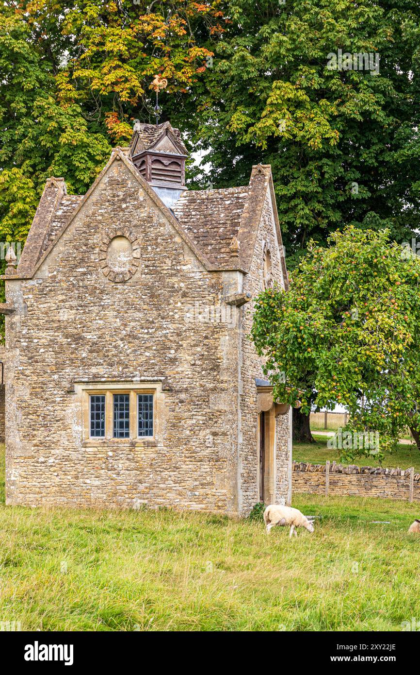 Une crémerie construite dans le style d'un pigeonnier en 1917 par Sir Edwin Lutyens à Bowl Farm près du village Cotswold de Lower Swell, Gloucestershire Royaume-Uni Banque D'Images