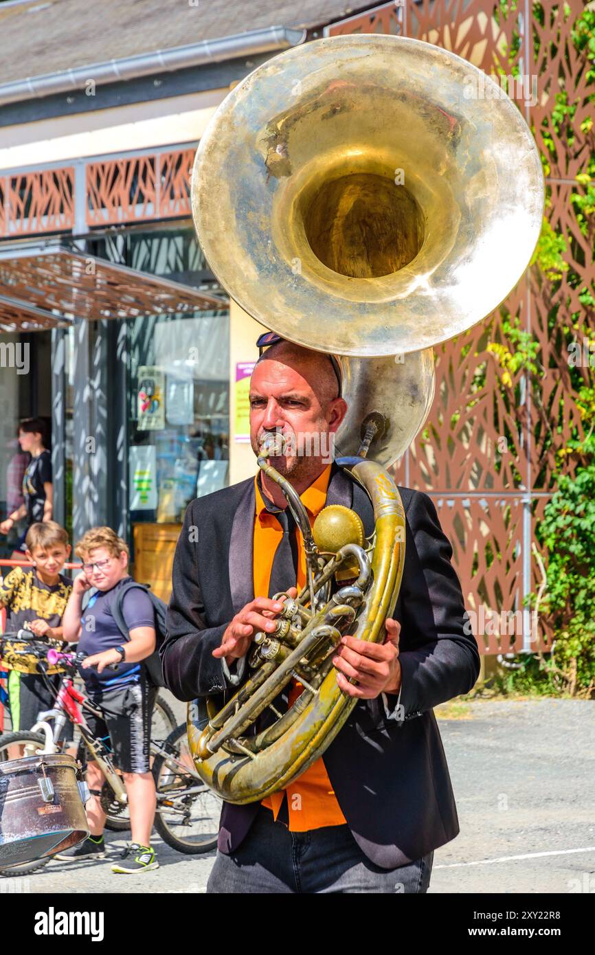 Groupe de trad jazz 'Wilson 5' se produisant à l'événement du village - Neuvy-Saint-Sépulchre, Indre-(36), France. Banque D'Images