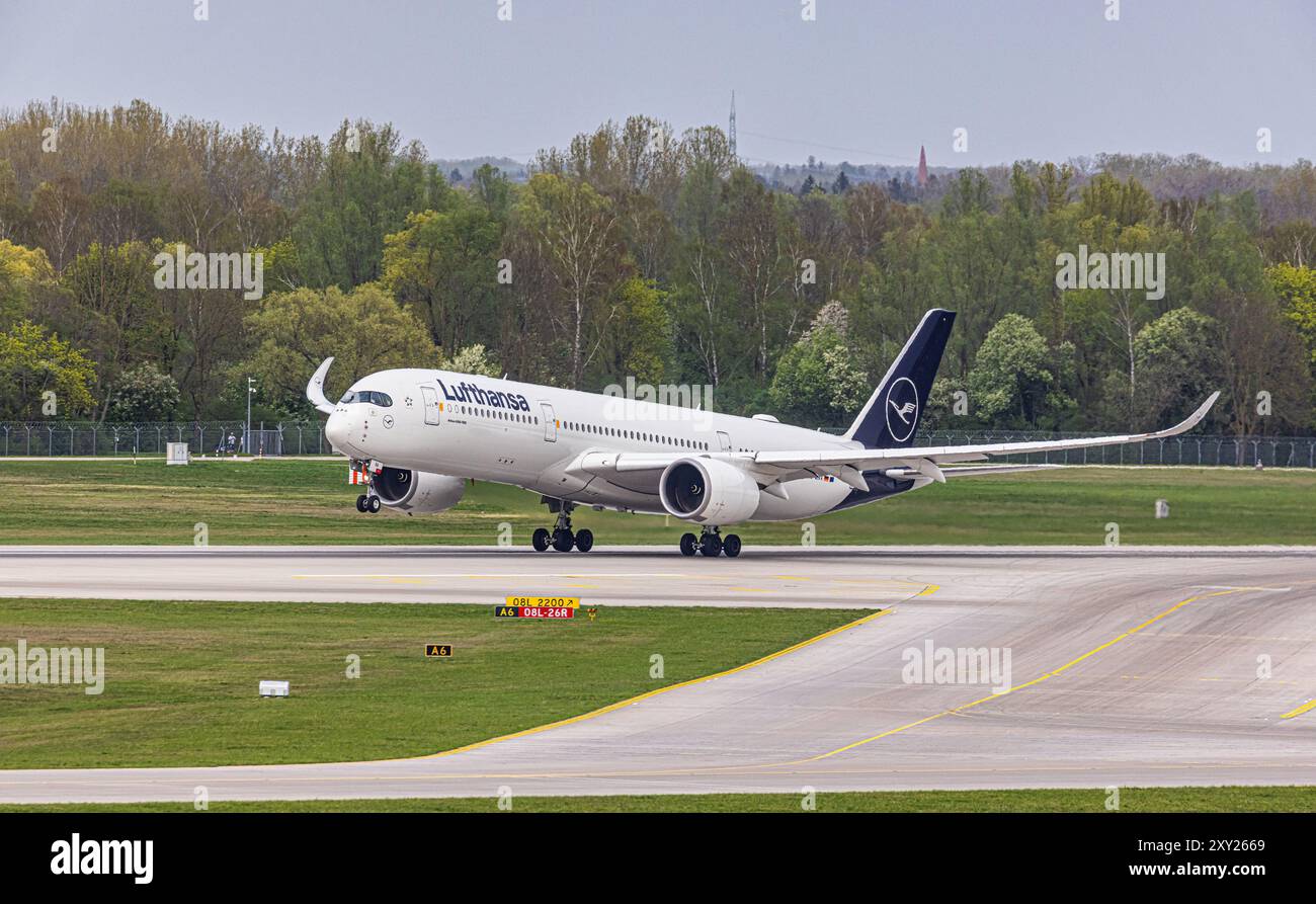 Munich, Allemagne, 7 avril 2024 : un Airbus A350-941 de Lufthansa décolle de l'aéroport de Munich. Enregistrement d-AIVA. (Photo de Andreas Haas/dieBildmanufaktu Banque D'Images