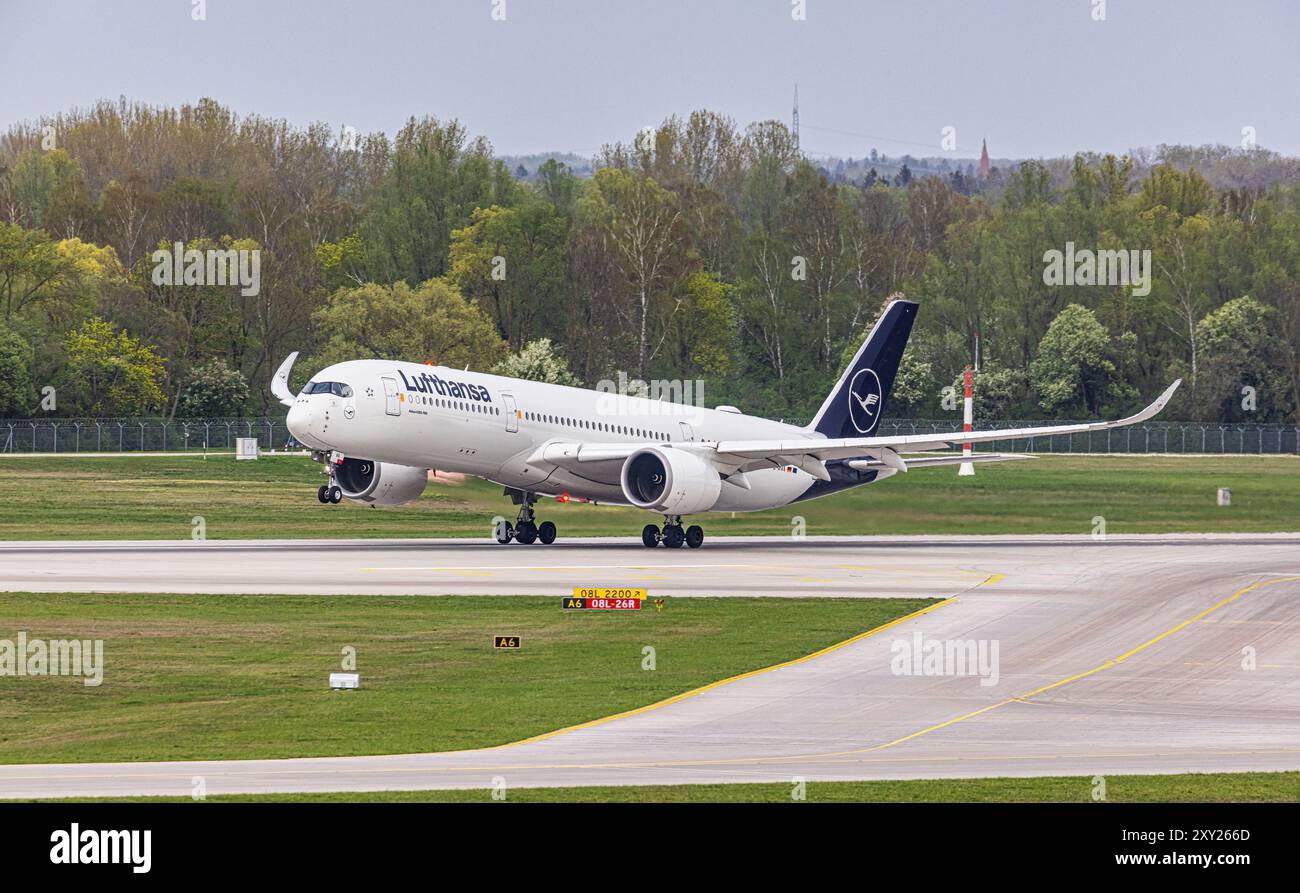 Munich, Allemagne, 7 avril 2024 : un Airbus A350-941 de Lufthansa décolle de l'aéroport de Munich. Enregistrement d-AIVA. (Photo de Andreas Haas/dieBildmanufaktu Banque D'Images