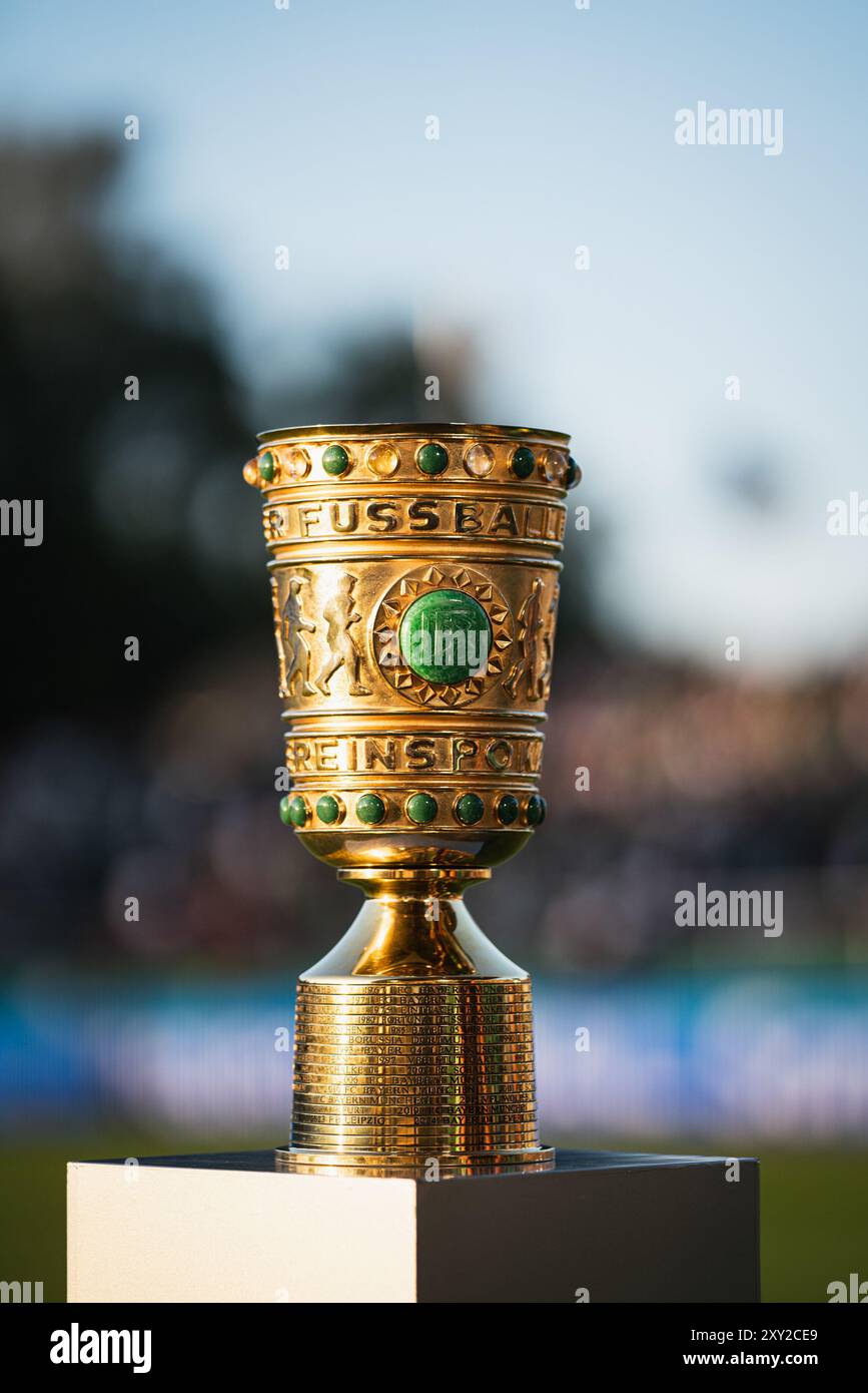 DFB Pokal GER, SC Preussen Muenster vs. VfB Stuttgart, Fußball, DFB Pokal, 1. Runde, Spielzeit 2024/2025, 27.08.2024 LA RÉGLEMENTATION DU LDF INTERDIT TOUTE UTILISATION DE PHOTOGRAPHIES COMME SÉQUENCES D'IMAGES ET/OU QUASI-VIDÉO Foto : Eibner-Pressefoto/Fabio Deinert Banque D'Images