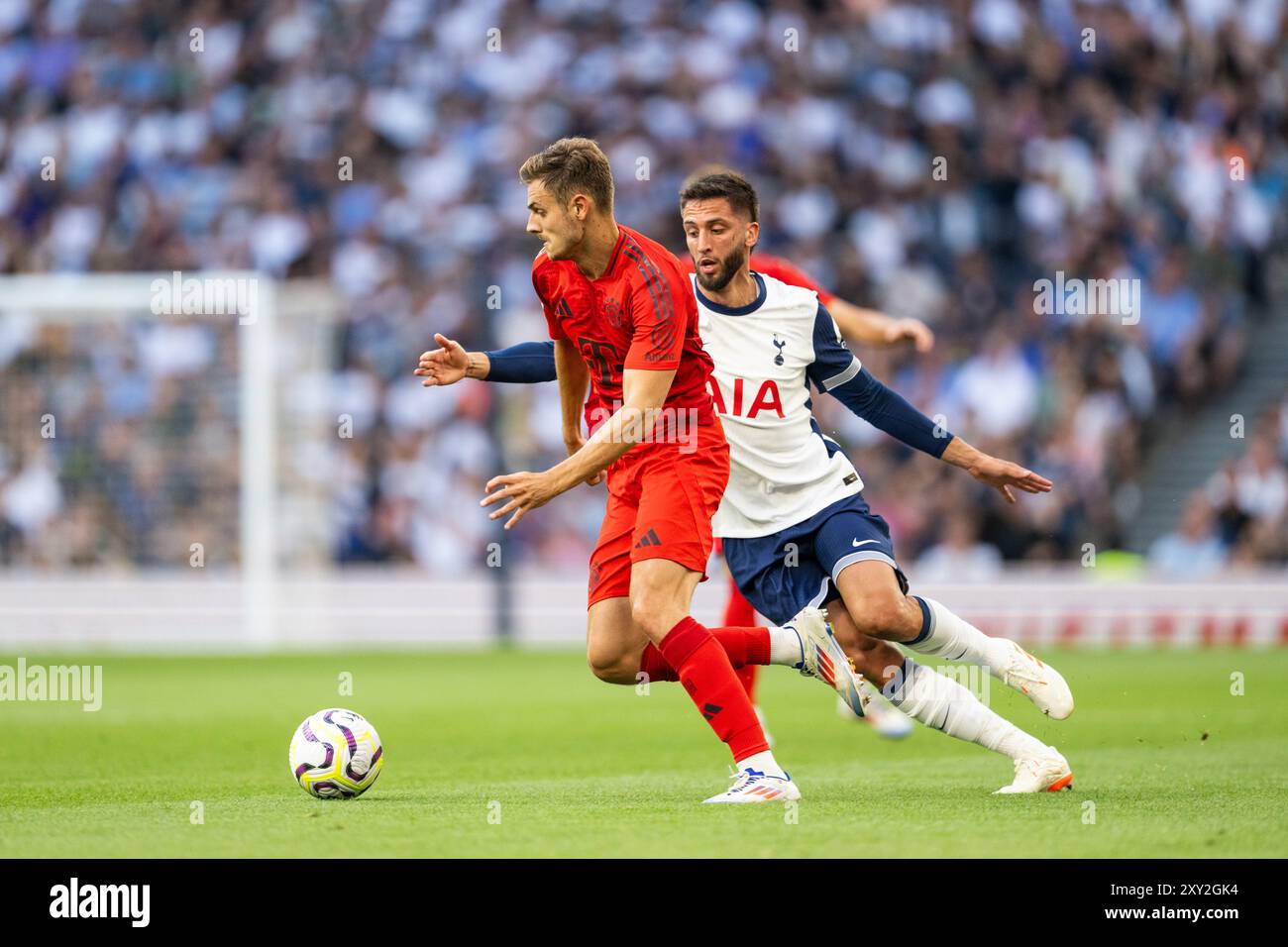 Londres, Angleterre. 10 août 2024. Josip Stanisic du Bayern Munich vu lors du club de football amical entre Tottenham Hotspur et Bayern Munich au Tottenham Hotspur Stadium à Londres. Banque D'Images