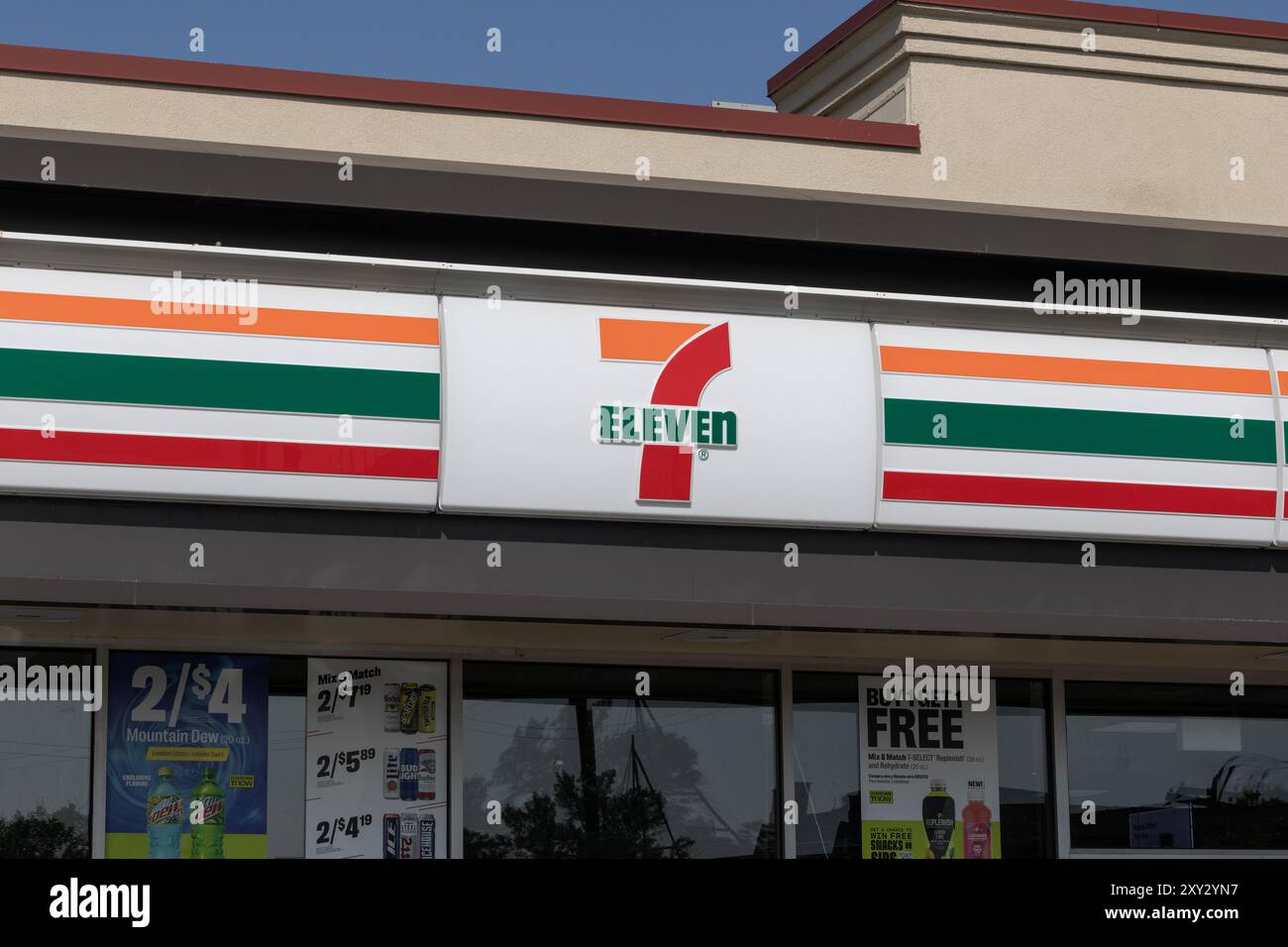 Chicago - 22 août 2024 : magasin de proximité 7-Eleven. 7-Eleven exploite, franchise et octroie des licences à 84 500 magasins dans 19 pays. Banque D'Images