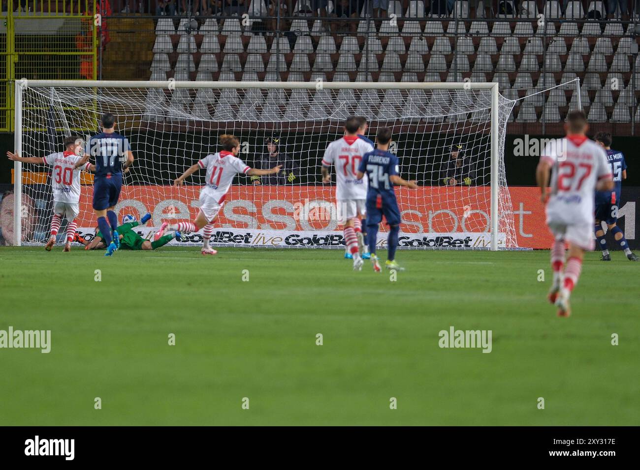 Davide Bragantini, de Mantova 1911, marque un but lors du match du championnat italien de football de Serie B entre Mantova 1911 et Cosenza Calcio Banque D'Images