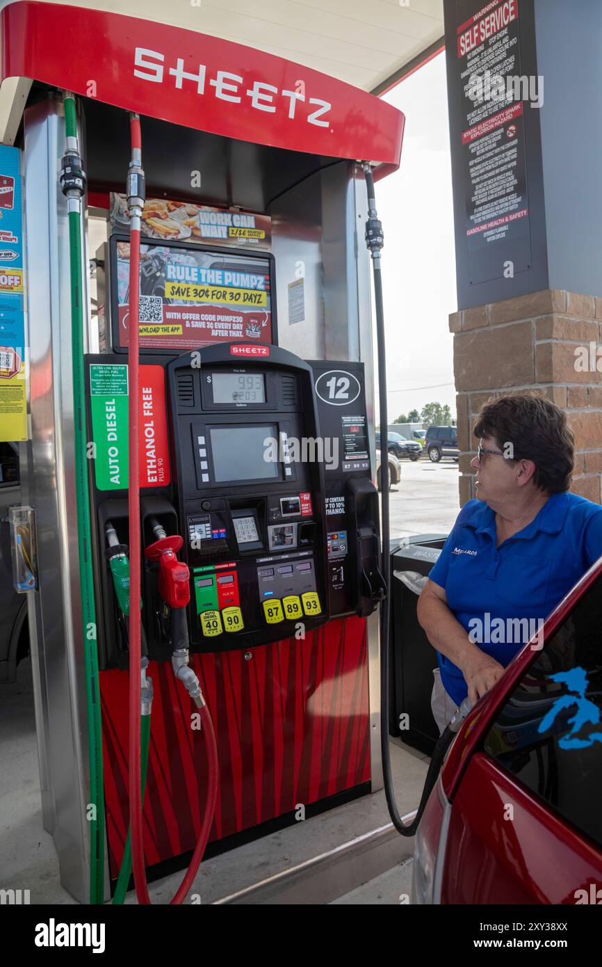 Romulus, Michigan, États-Unis. 27 août 2024. Sheetz a ouvert sa première station-service du Michigan et un dépanneur. L'entreprise familiale exploite plus de 700 magasins, principalement dans les états de l'est. Crédit : Jim West/Alamy Live News Banque D'Images