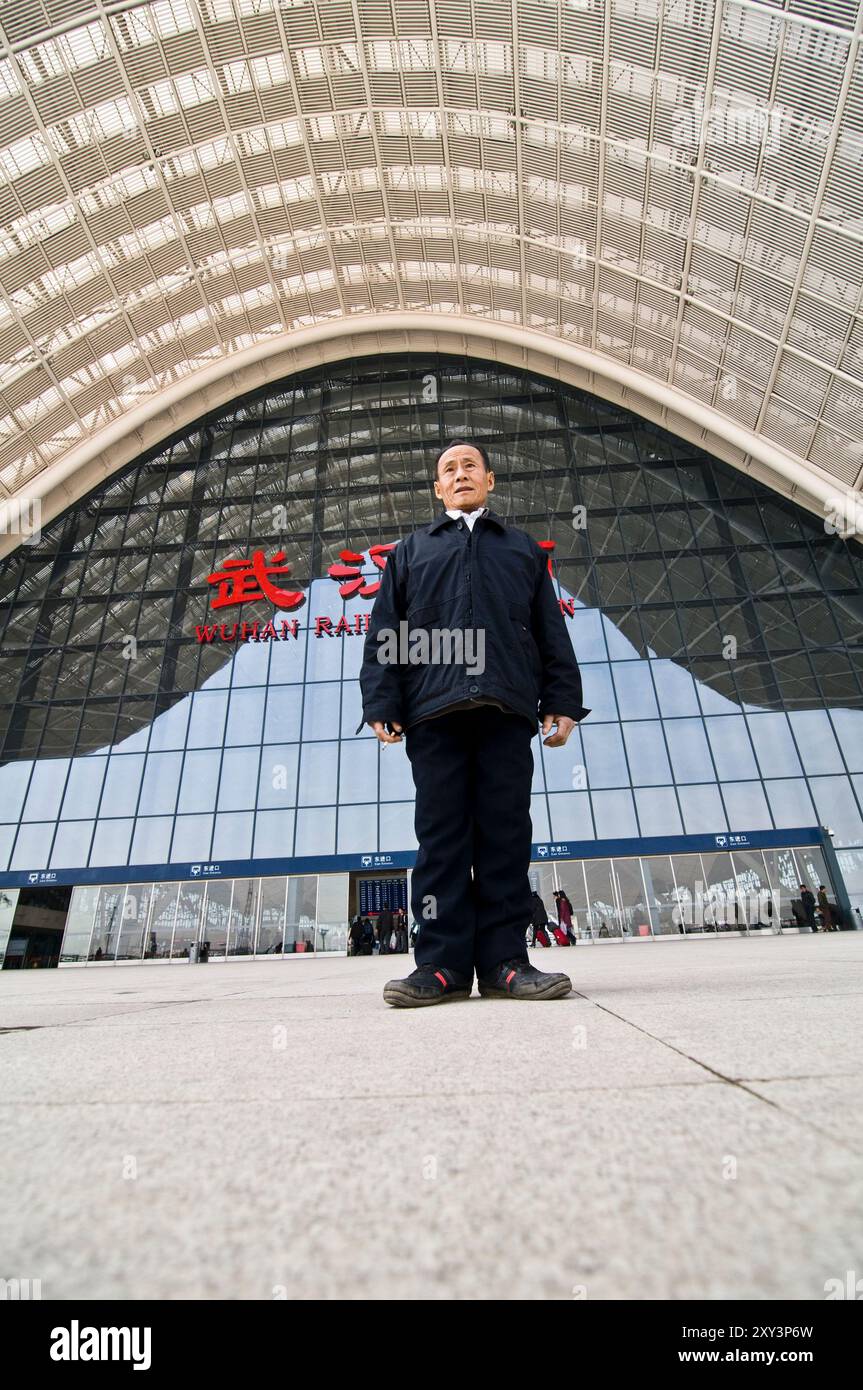 Une vue sur la nouvelle gare de Wuhan. le super trains à grande vitesse à Guangzhou et Beijing partent de cette gare. Banque D'Images