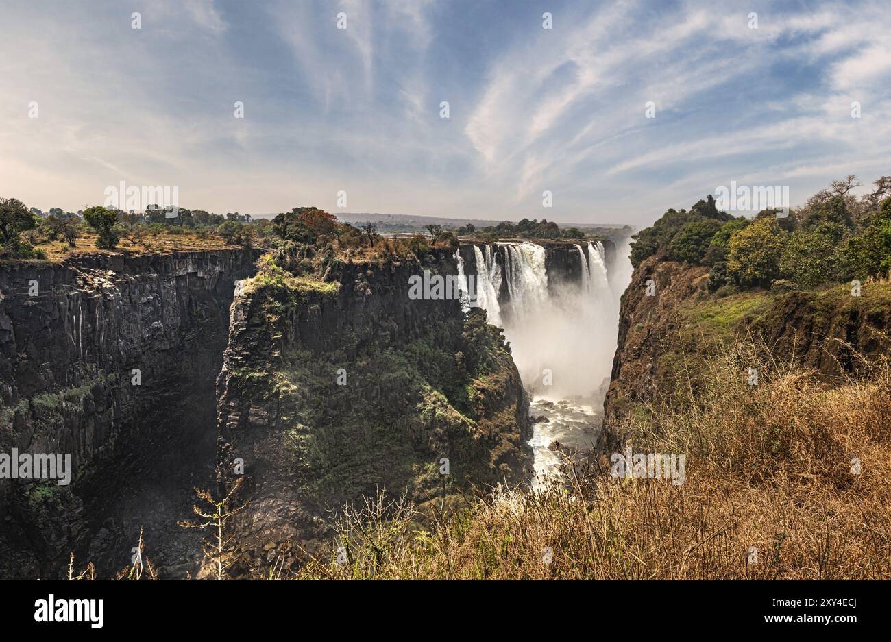 Chutes Victoria (Mosi-oa-Tunya), vue du côté du Zimbabwe à la saison sèche Banque D'Images