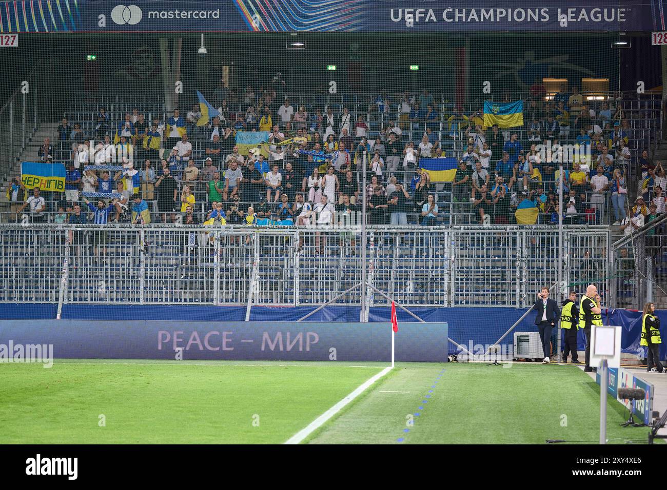 Salzbourg, Österreich 27. Août 2024 : Champions League - qualification - 2024/2025 - RB Salzburg vs. Dynamo Kiew Im Bild : Gästefans von Dynamo Kiew Banque D'Images