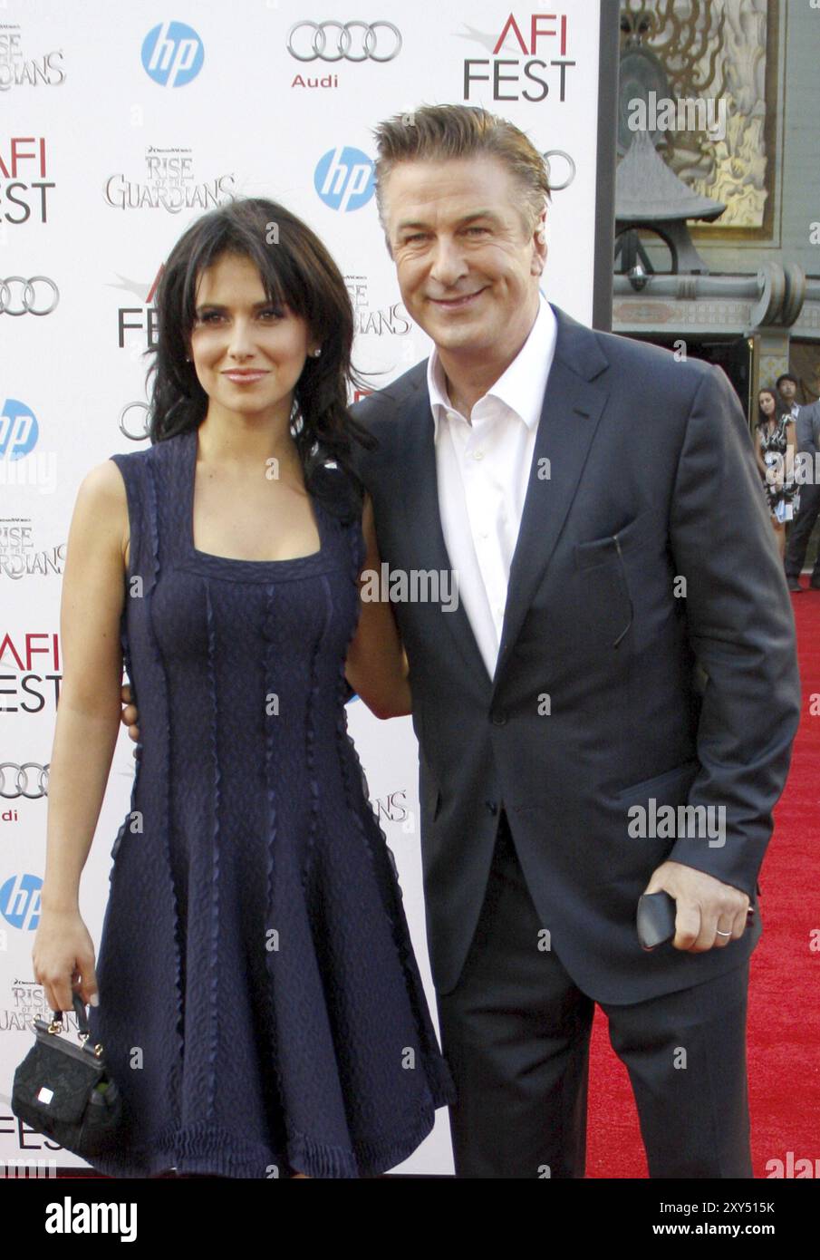 Alec Baldwin et Hilaria Thomas lors du Gala 2012 de l'AFI FEST projection de « Rise of the Guardians » au Grauman's Chinese Theatre à Hollywood, aux États-Unis Banque D'Images