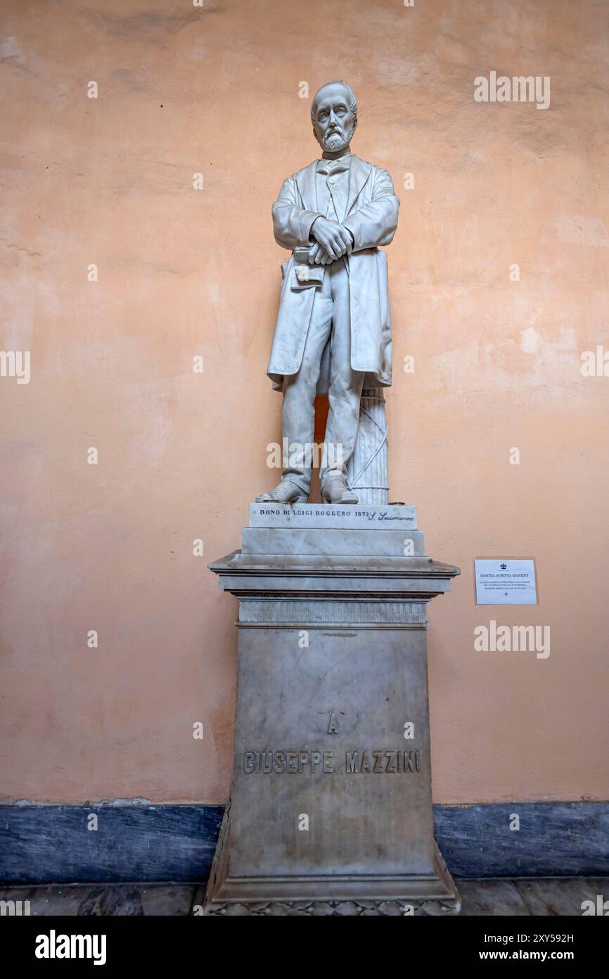 GÊNES, ITALIE, 29 JANVIER 2024 -la statue de Giuseppe Mazzini à l'intérieur du Palais Tursi dans le centre historique de Gênes, Italie Banque D'Images