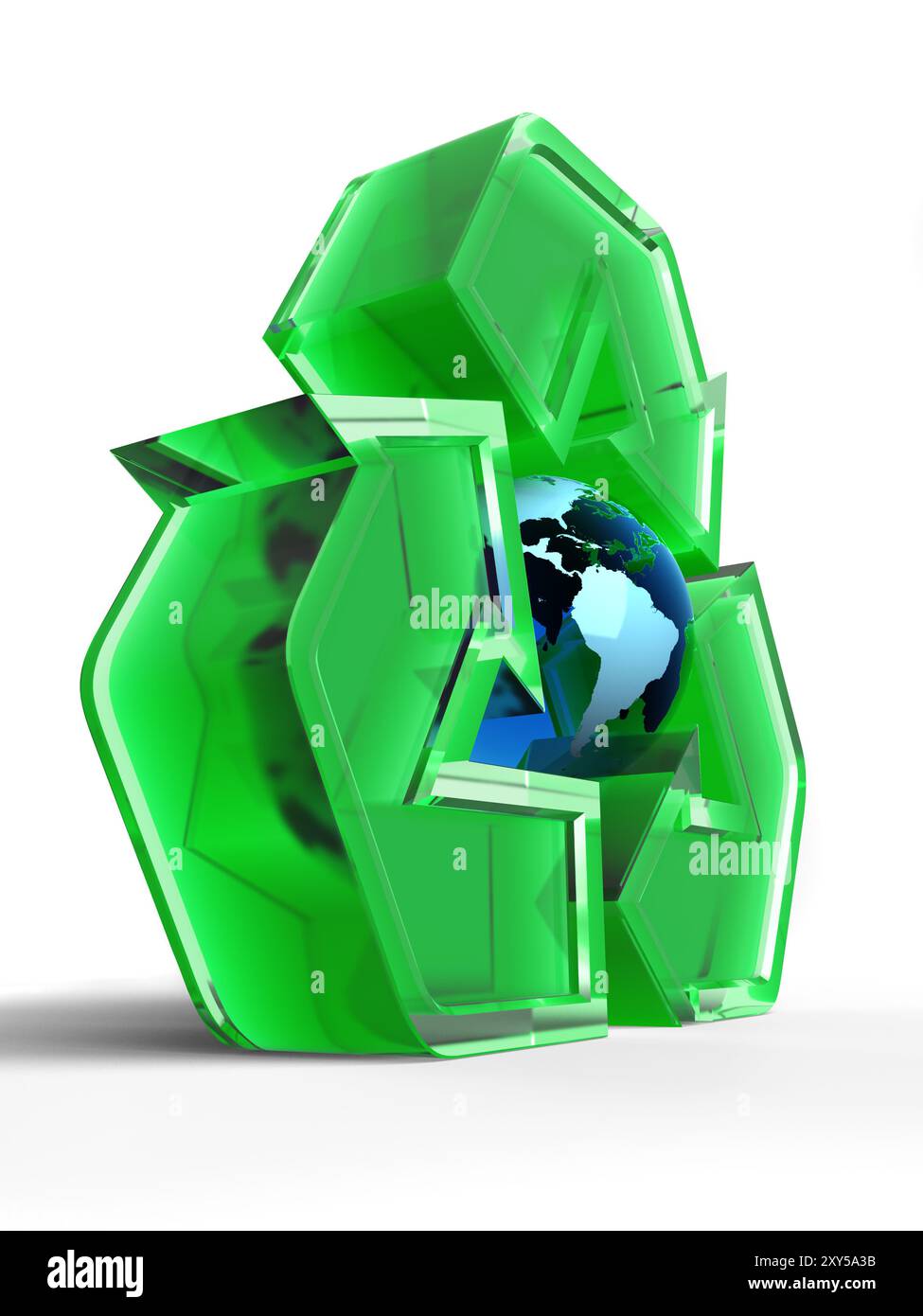 Symbole de recyclage translucide vert avec le globe terrestre au centre. Illustration 3D isolée sur fond blanc Banque D'Images