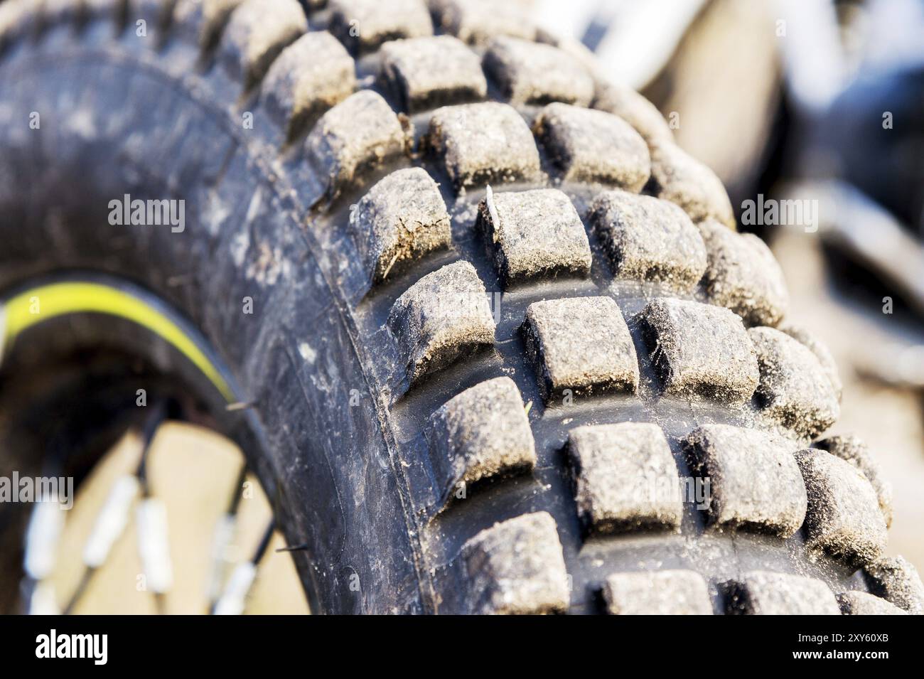 Protecteur de roue de motocyclette pour la conduite hors route enduro et trial. Un gros plan de caoutchouc pour les motos à conduite extrême. Le concept de sport automobile t Banque D'Images