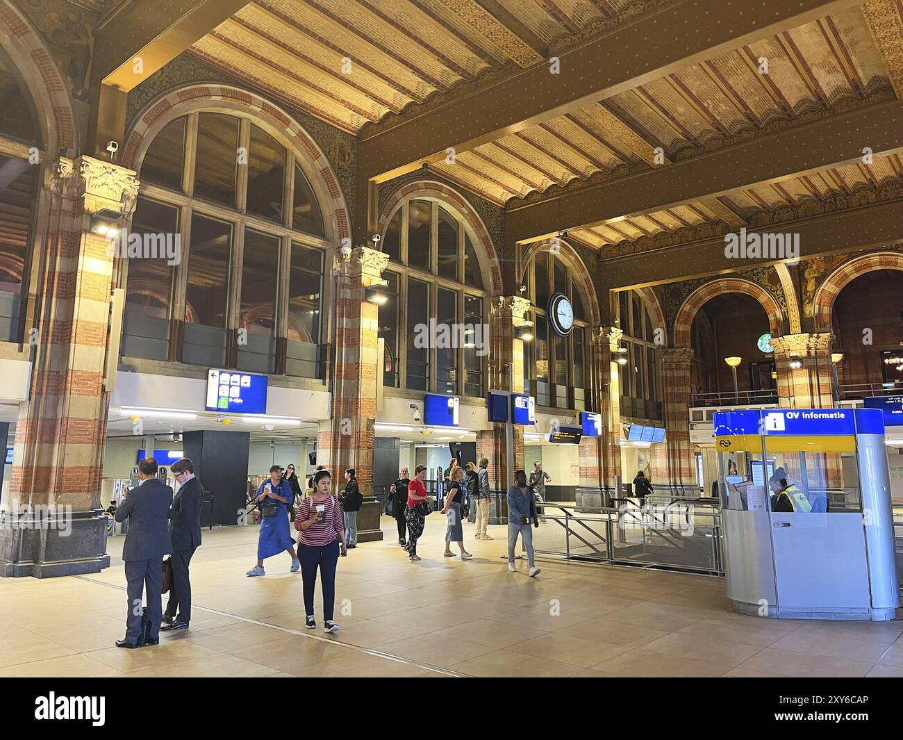 Amsterdam, pays-Bas. 6 septembre 2023. La gare centrale d'Amsterdam Banque D'Images