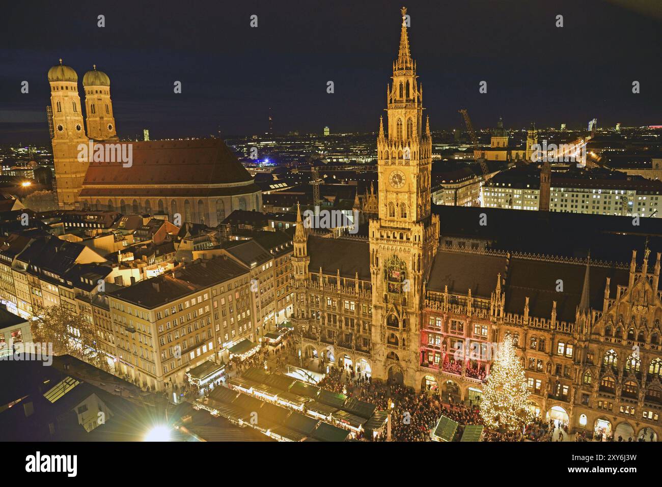 Europe, Allemagne, Bavière, Munich, vue de St Pierre, Marienplatz, Noël, église notre-Dame et nouvel hôtel de ville, soirée, Hambourg, Hambourg, FEDER Banque D'Images