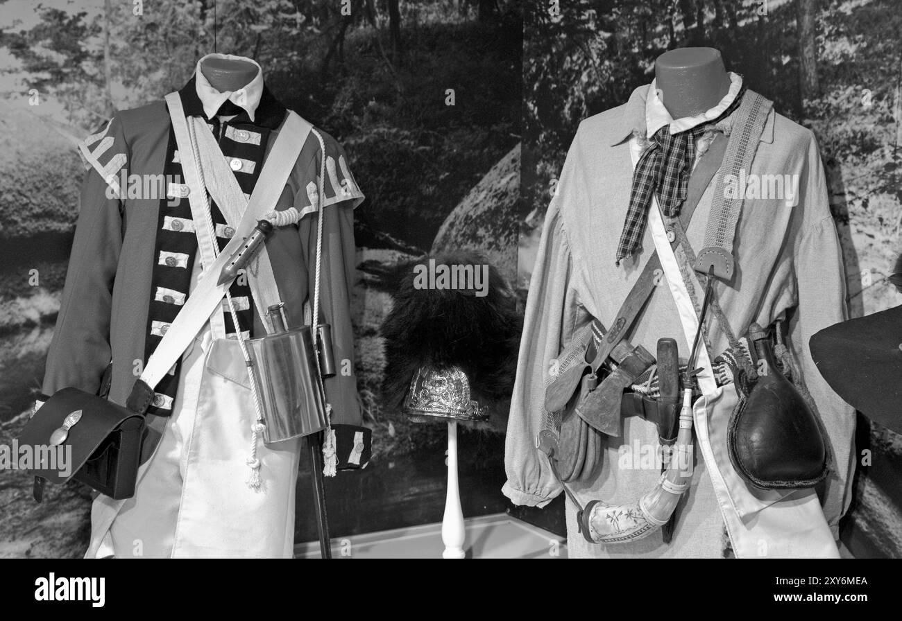 Uniformes de guerre révolutionnaire exposés à Andrew Jackson State Park et maison d'enfance à Lancaster, Caroline du Sud, États-Unis. Banque D'Images