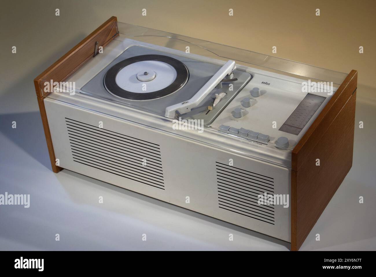 Braun Radio SK 61, construit approx. 1962, récepteur analogique avec tourne-disque, célèbre modèle design, conçu par Hans Gugelot et Dieter Rams, Hambourg, H. Banque D'Images