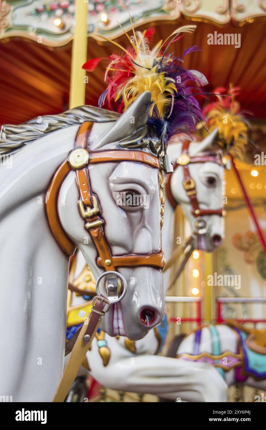 Chevaux sur un vieux carrousel Banque D'Images