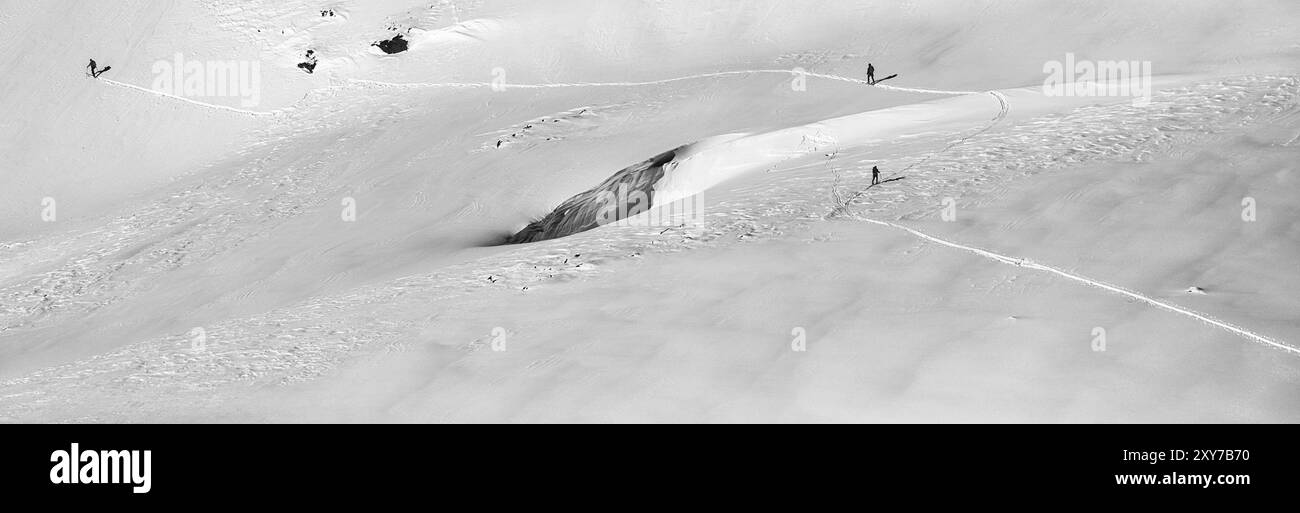 Trois skieurs dans la vallée de Stuor Reaiddavaggi, Kebnekaisefjaell, Norrbotten, Laponie, Suède, mars 2013, Europe Banque D'Images