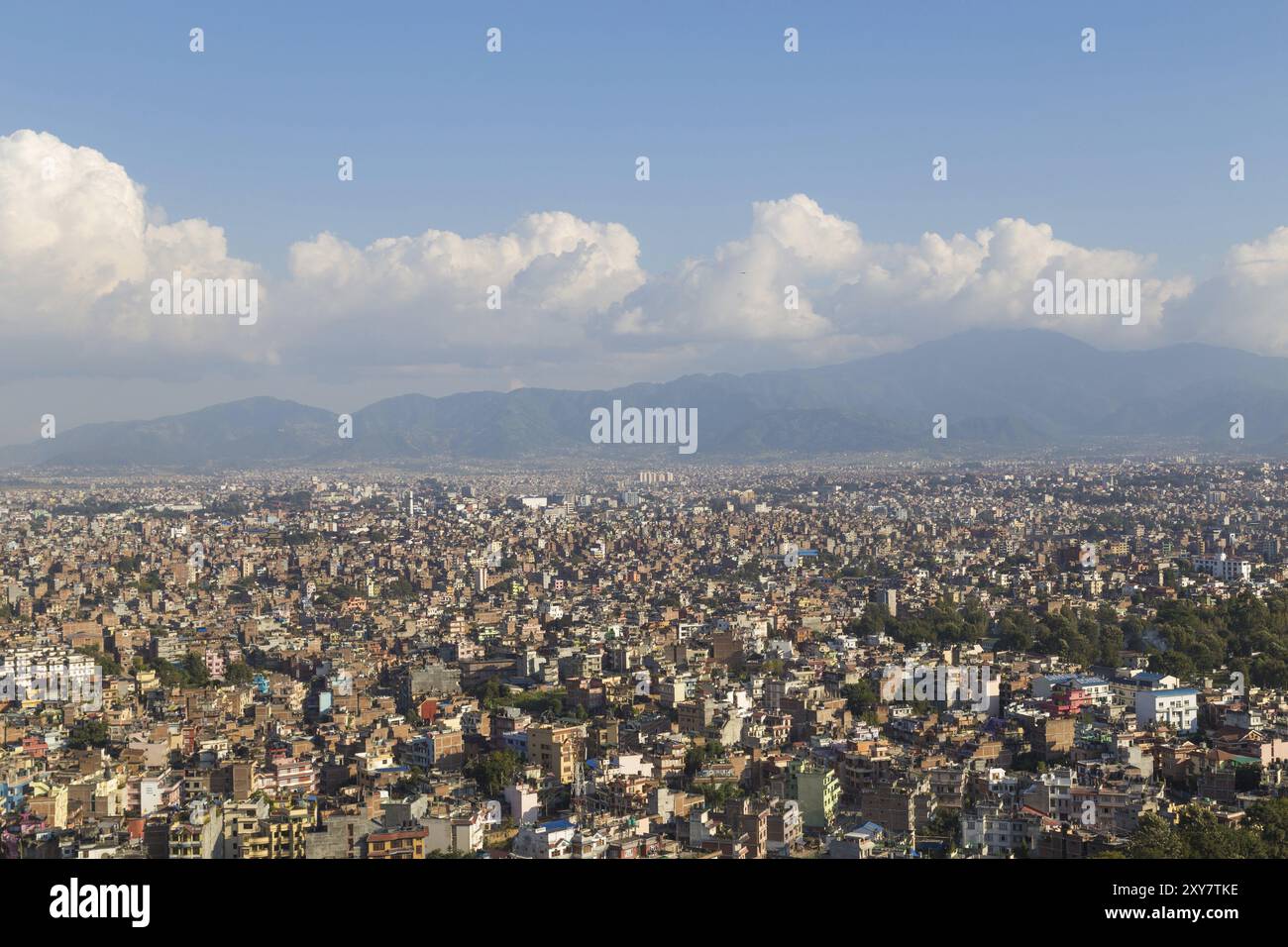 Vue sur la capitale népalaise Katmandou depuis le temple Swayambhunath Banque D'Images