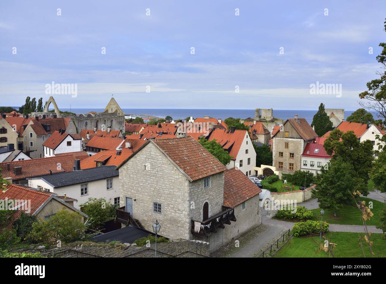 Vue sur la vieille ville de Visby en automne. Vue sur les toits de Visby Banque D'Images