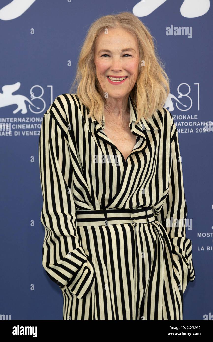 Venise, Italien. 28 août 2024. Catherine O'Hara pose à la photocall de 'Beetlejuice Beetlejuice' lors du 81e Festival international du film de Venise au Palazzo del Casino sur le Lido à Venise, Italie, le 28 août 2024. Crédit : dpa/Alamy Live News Banque D'Images