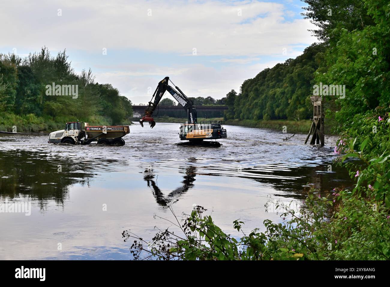 Autour du Royaume-Uni - dernière étape dans la démolition du vieux pont de tramway, enjambant la rivière Ribble à Avenham, Preston Banque D'Images