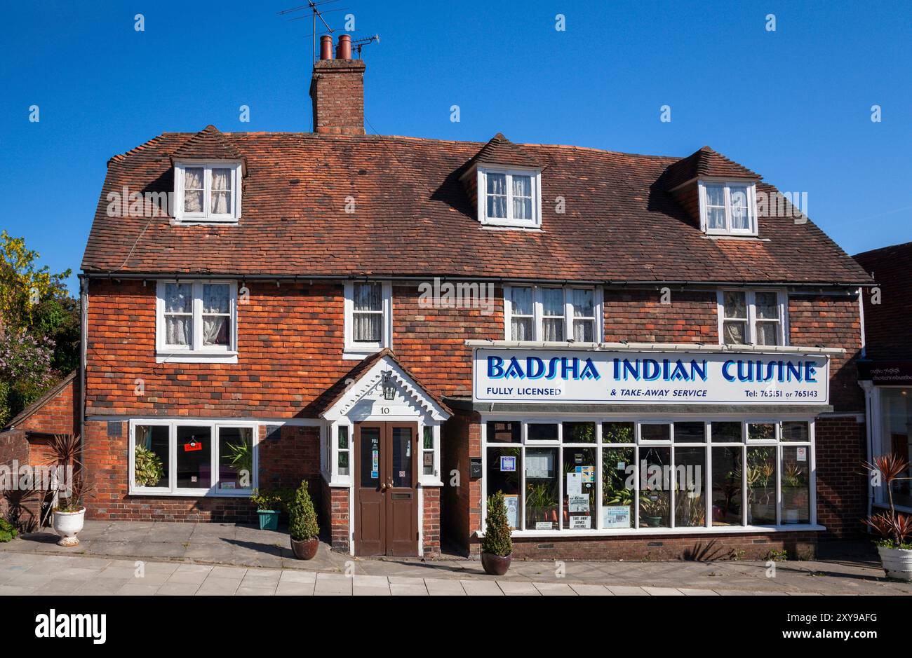 Royaume-Uni, Angleterre, Kent, Tenterden, West Cross et le restaurant « Badsha Indian cuisine » Banque D'Images