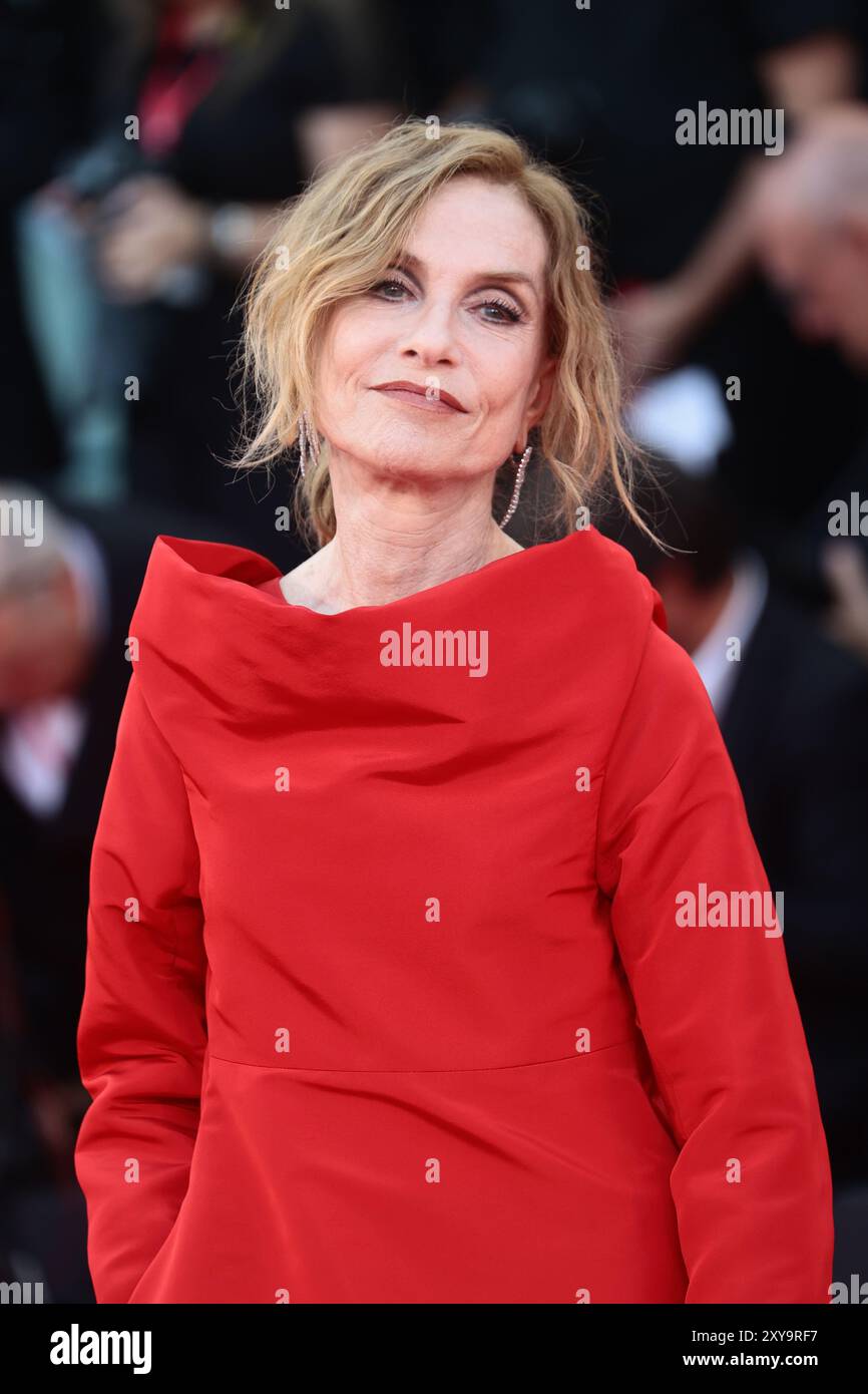 VENISE, ITALIE - AOÛT 28 : la présidente du jury Isabelle Huppert assiste à un tapis rouge pour le film 'Beetlejuice Beetlejuice' lors du 81e Festival international du film de Venise le 28 août 2024 à Venise, Italie Banque D'Images