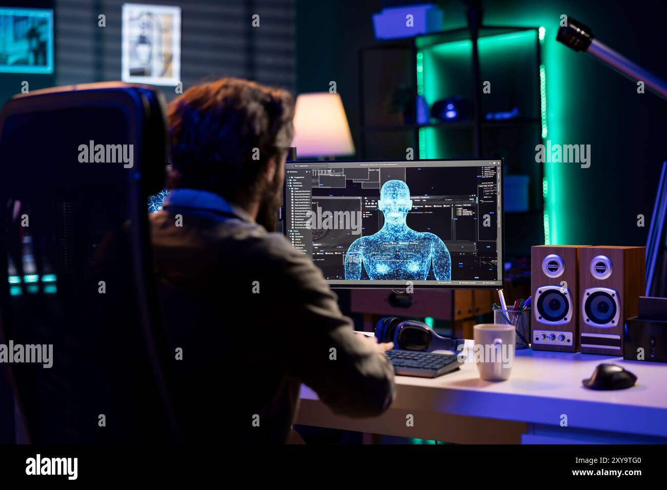 Programmeur discutant avec une IA sensible devenant superintelligente, gagnant une forme humanoïde. Développeur parlant avec l'intelligence artificielle consciente transcendant à la structure supérieure Banque D'Images