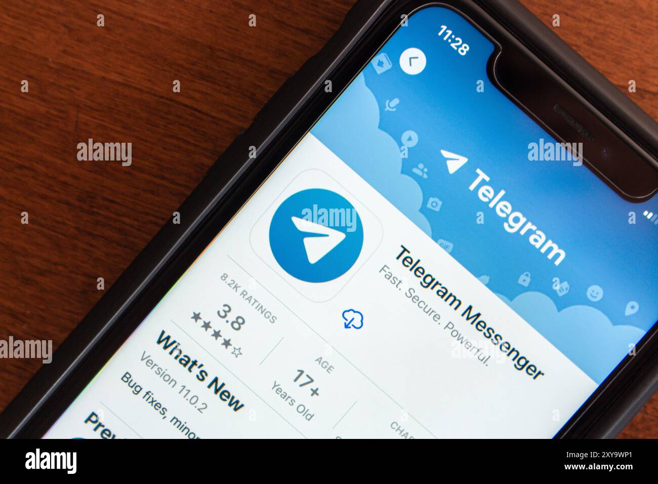 Vancouver, CANADA - août 26 2024 : application Telegram Messenger, une application de messagerie basée sur le cloud offrant une communication sécurisée, vue dans l'App Store sur iPhone Banque D'Images